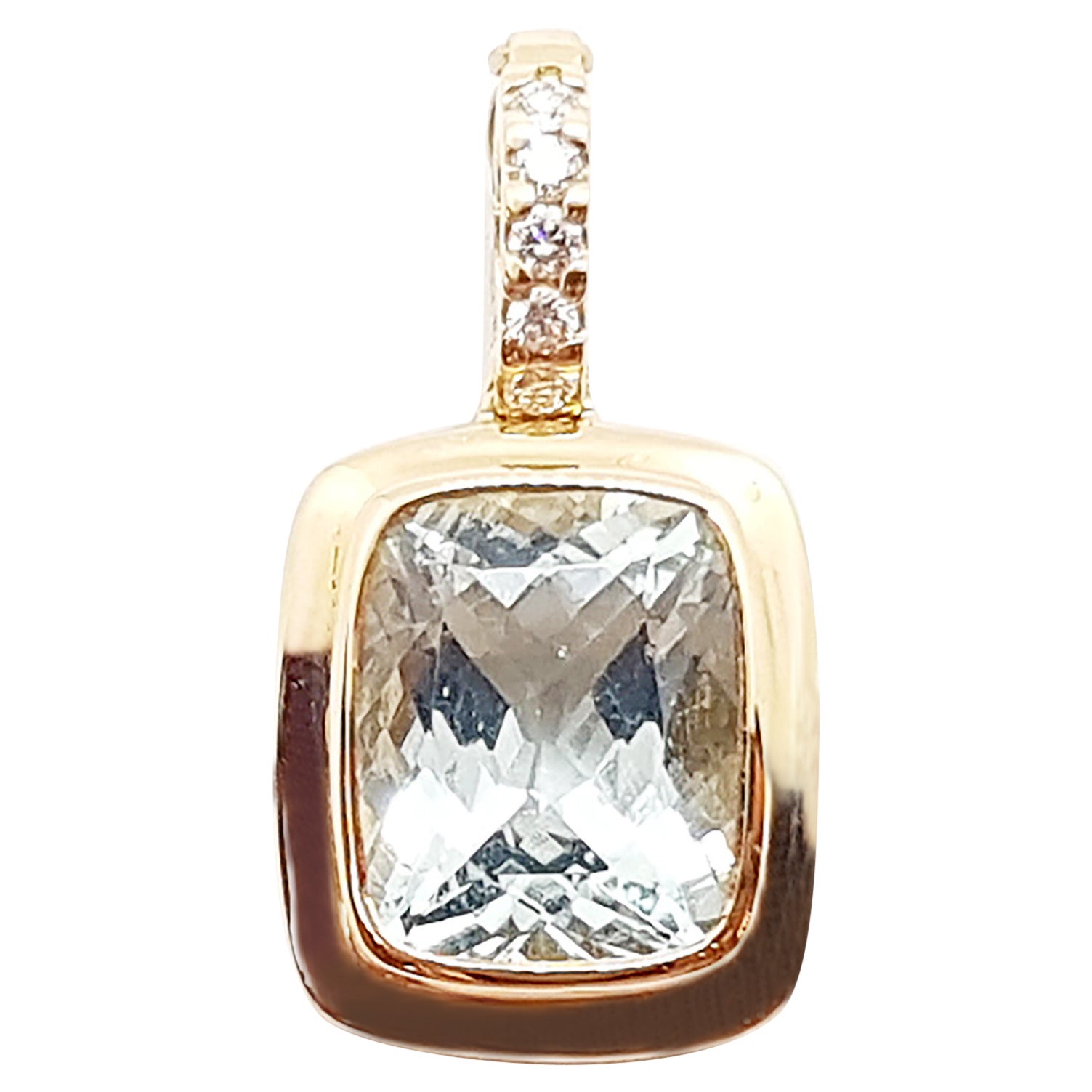 Pendentif en aigue-marine et diamants serti dans des montures en or rose 18 carats en vente