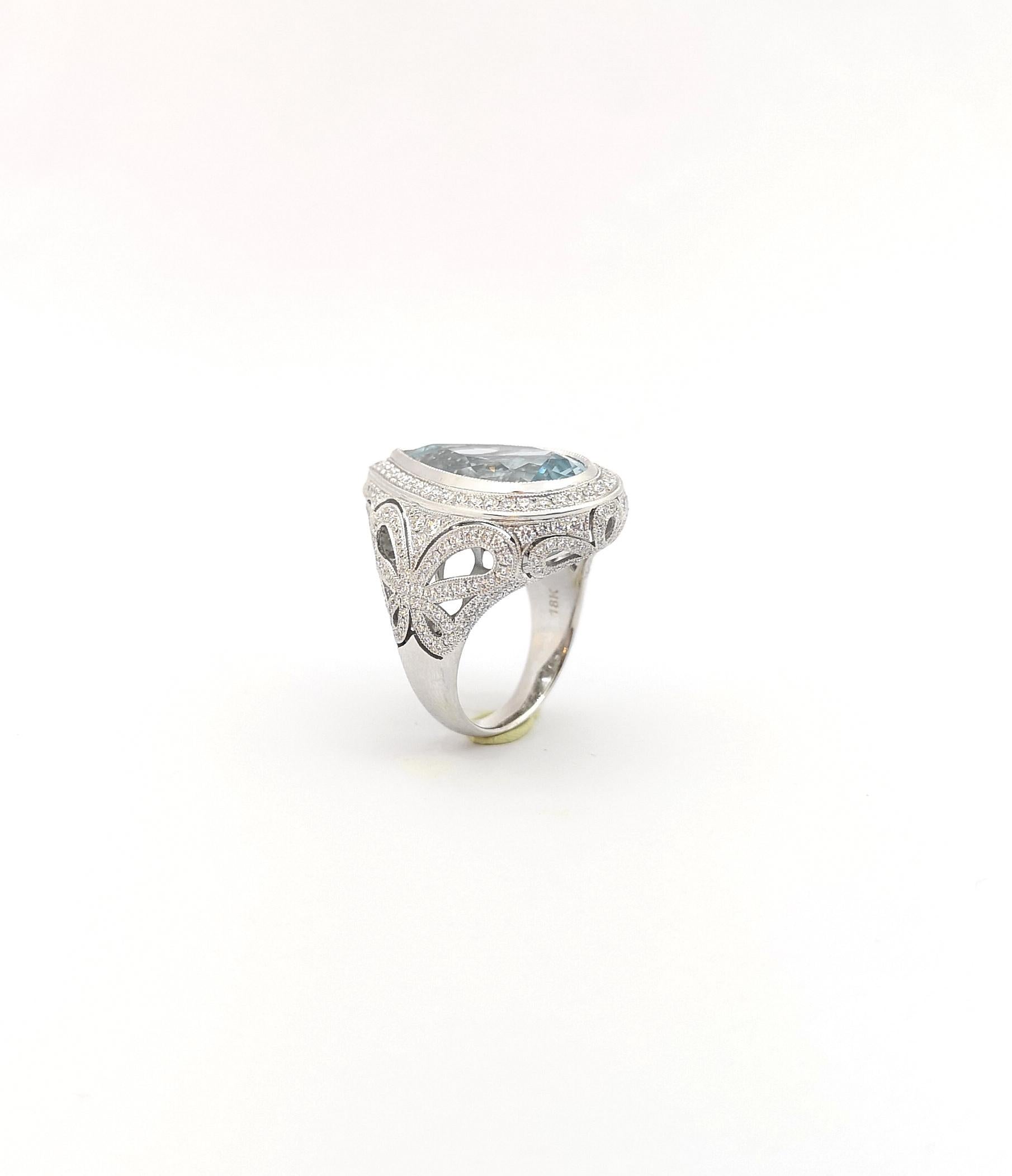 Aquamarin mit Diamantring aus 18 Karat Weißgold in Fassungen im Angebot 4