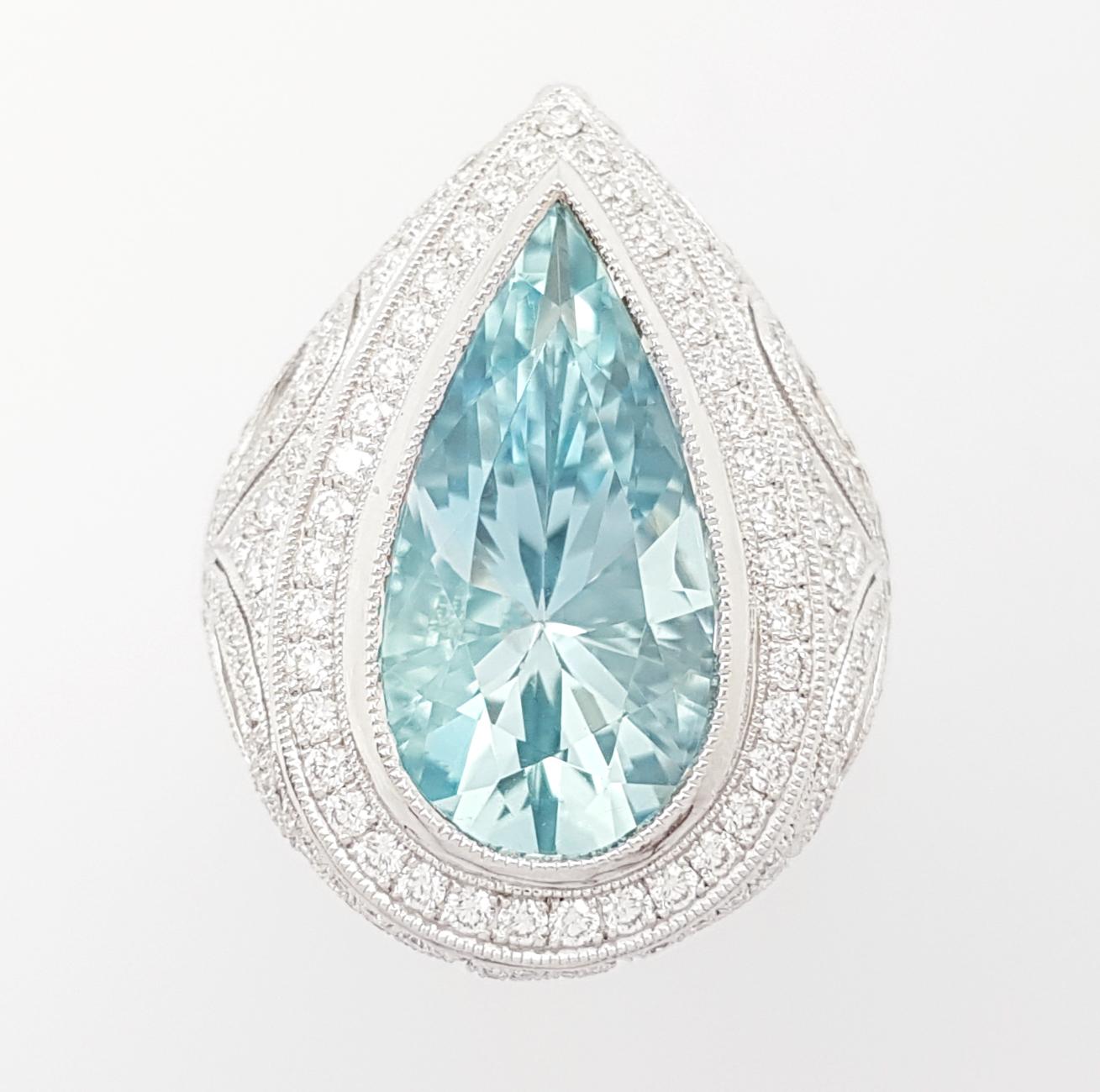 Aquamarine with Diamond Ring in 18K White Gold Settings For Sale 7