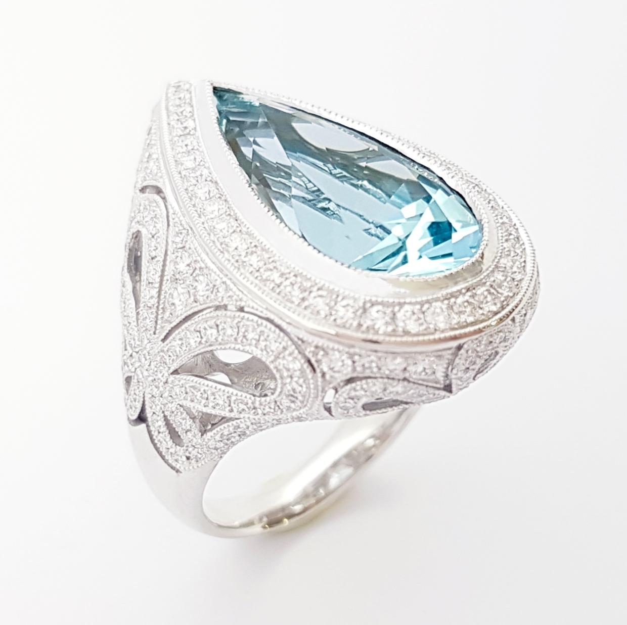 Aquamarine with Diamond Ring in 18K White Gold Settings For Sale 8