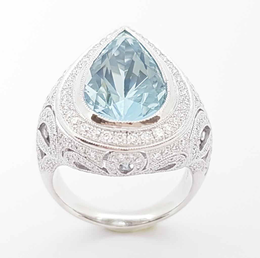 Aquamarine with Diamond Ring in 18K White Gold Settings For Sale 9