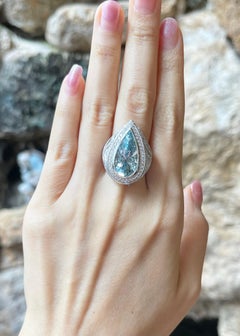Aquamarine with Diamond Ring in 18K White Gold Settings