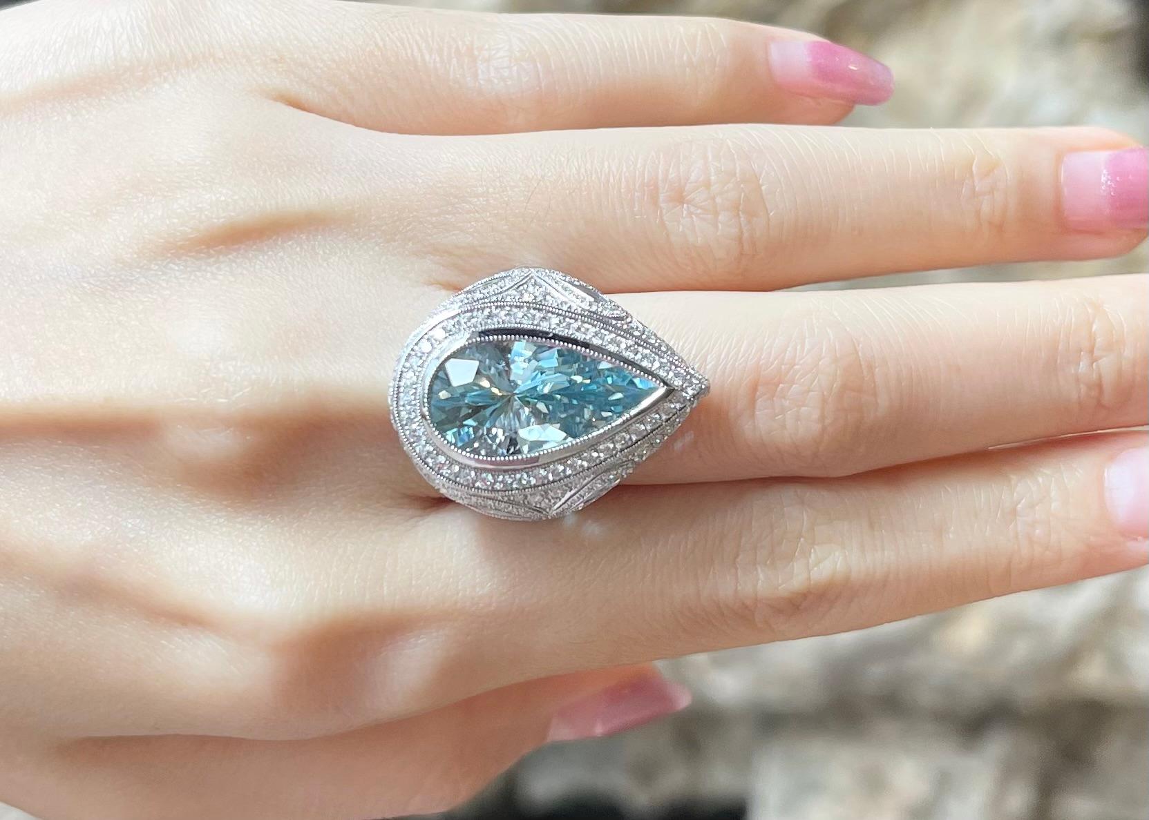 Contemporary Aquamarine with Diamond Ring in 18K White Gold Settings For Sale