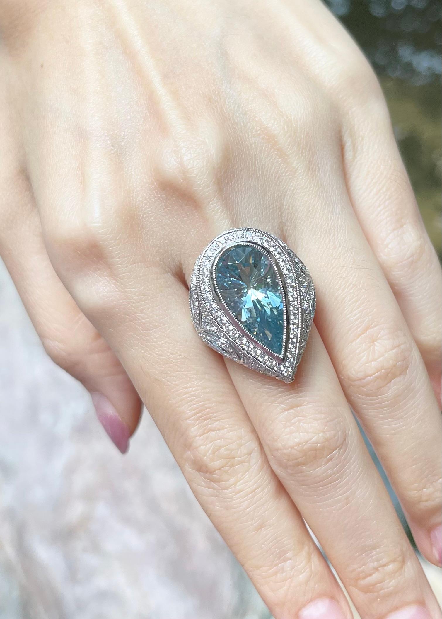 Pear Cut Aquamarine with Diamond Ring in 18K White Gold Settings For Sale