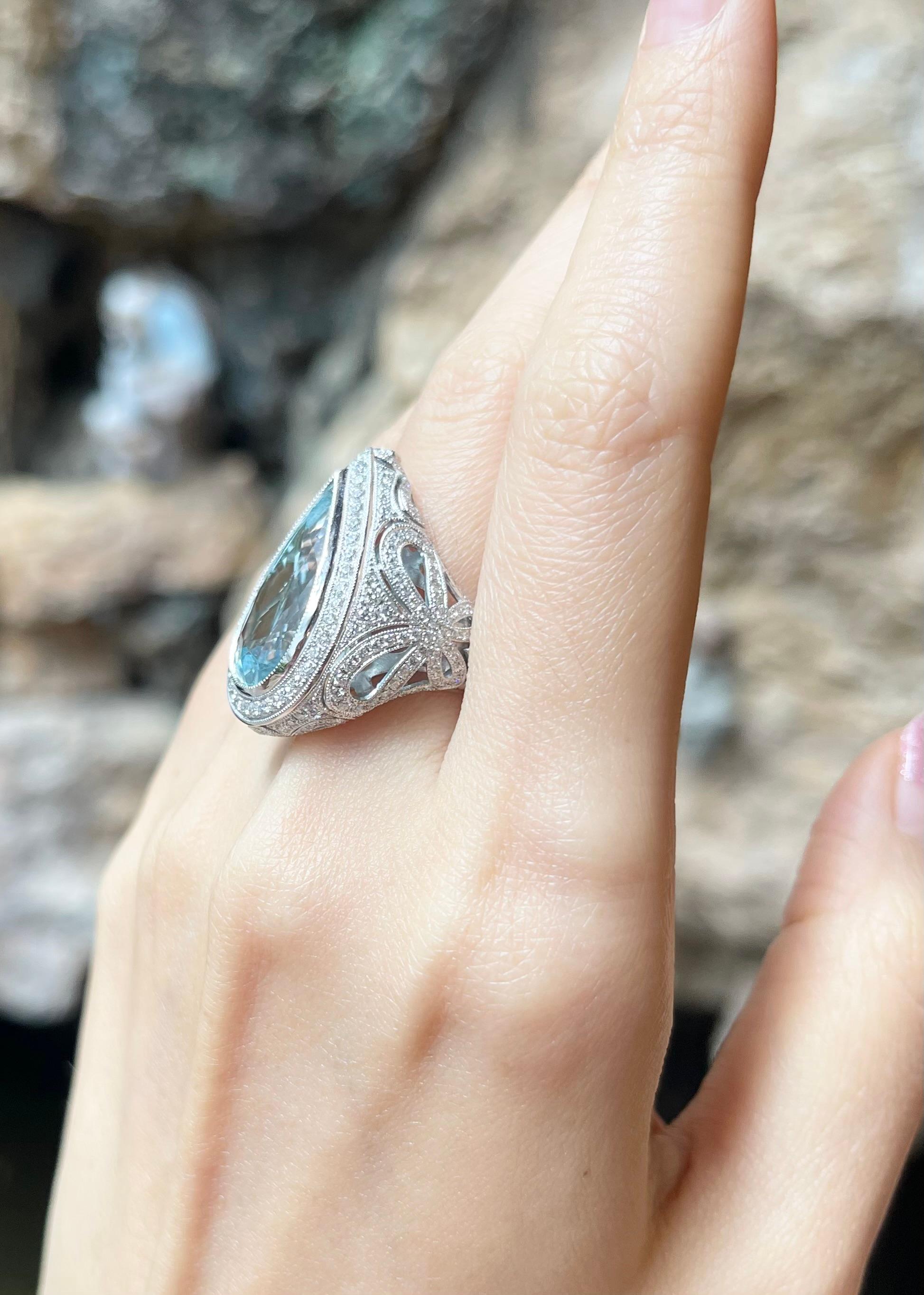 Aquamarine with Diamond Ring in 18K White Gold Settings In New Condition For Sale In Bangkok, TH