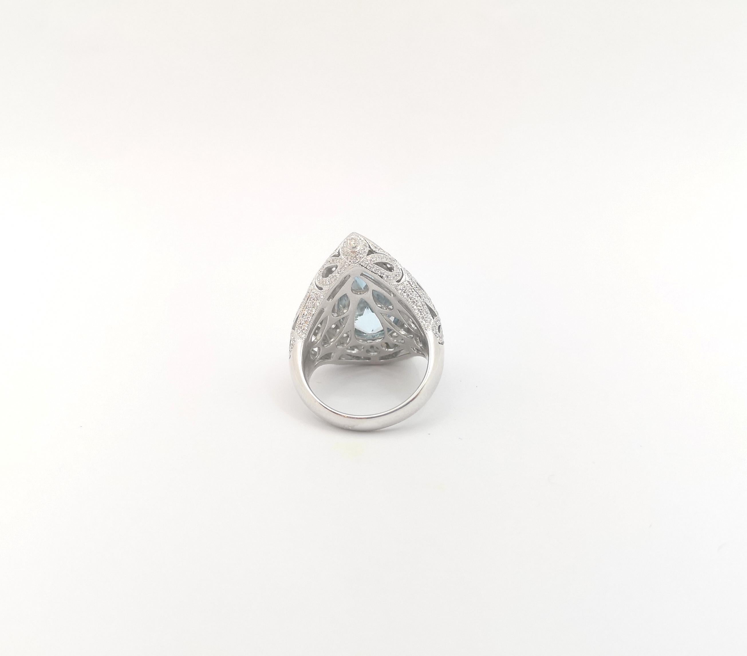 Aquamarine with Diamond Ring in 18K White Gold Settings For Sale 1
