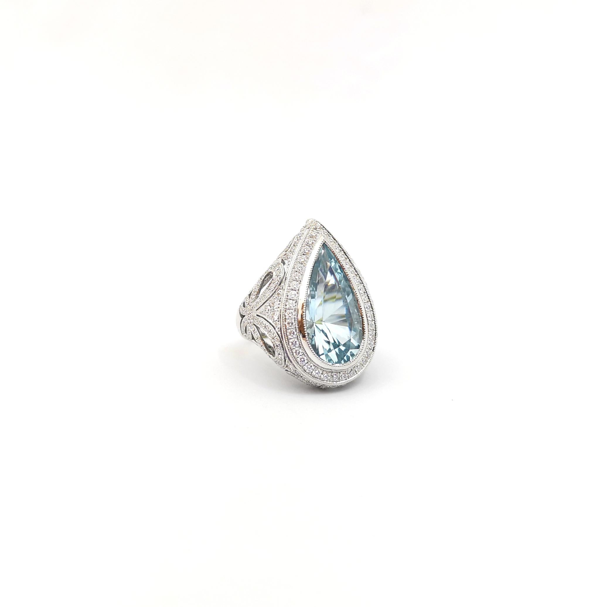 Aquamarine with Diamond Ring in 18K White Gold Settings For Sale 3