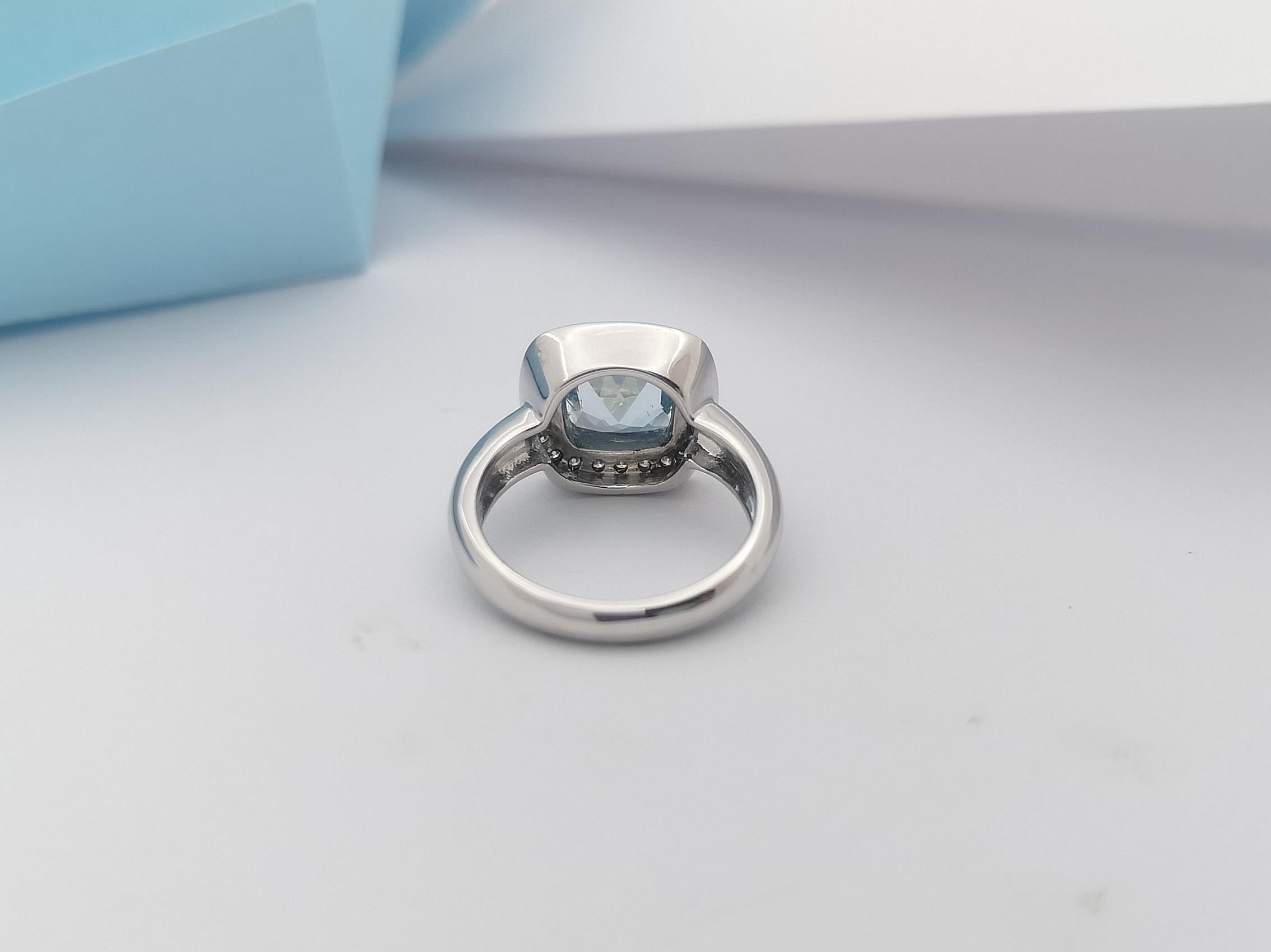 Aquamarine with Diamond Ring Set in 18 Karat White Gold Settings For Sale 3