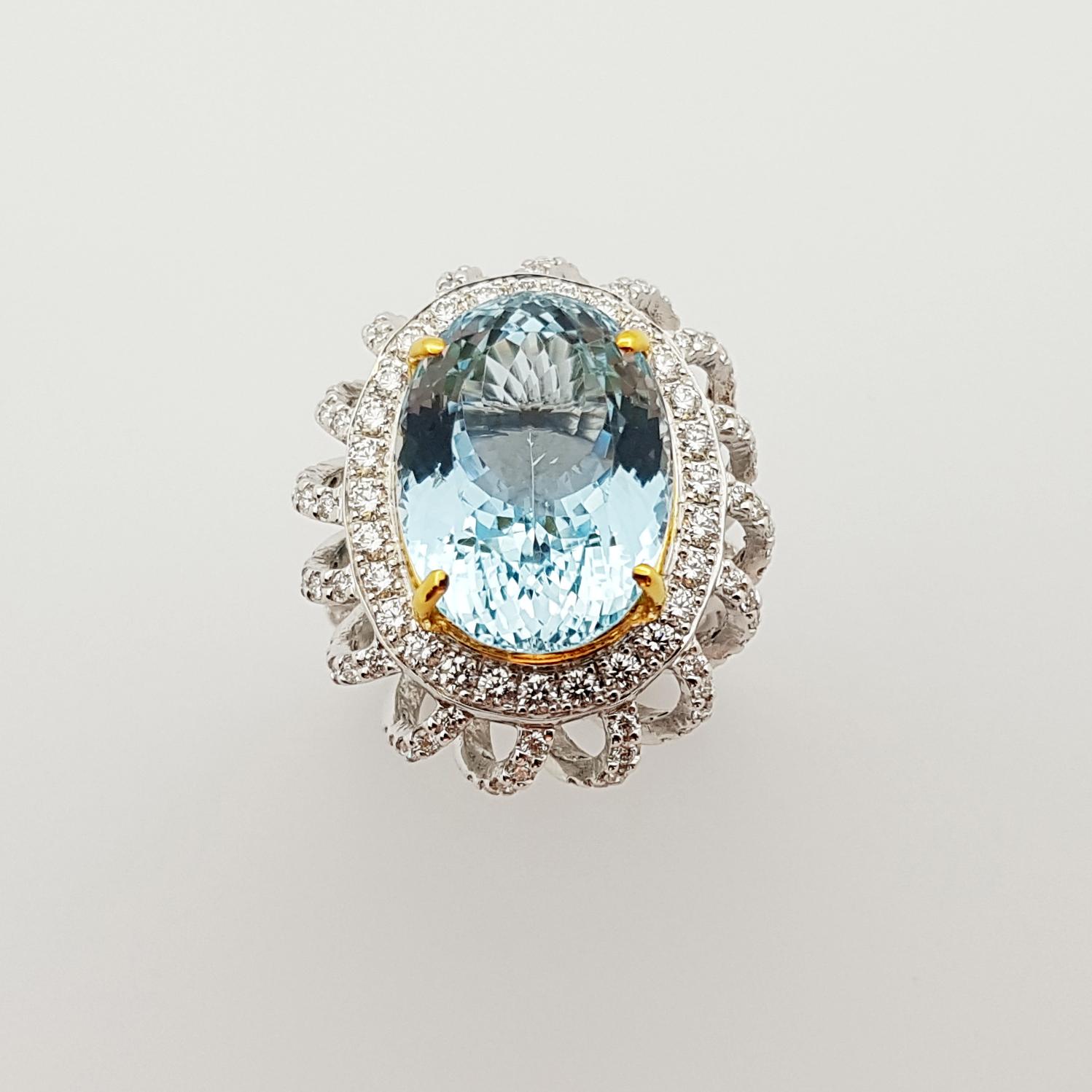 Aquamarine with Diamond Ring Set in 18 Karat White Gold Settings For Sale 1
