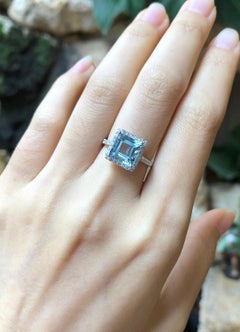 Aquamarine with Diamond Ring Set in 18 Karat White Gold Settings