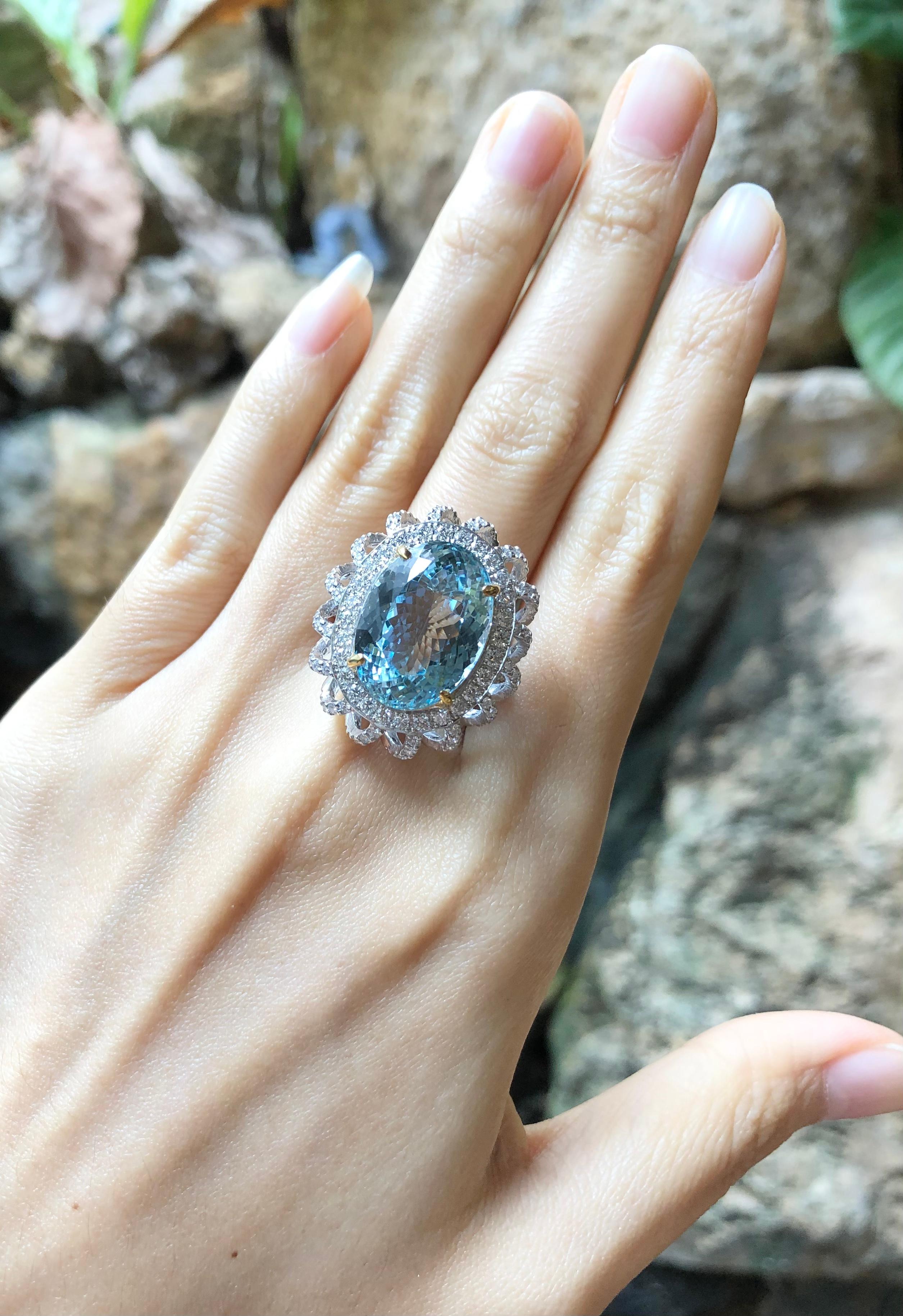 Mixed Cut Aquamarine with Diamond Ring Set in 18 Karat White Gold Settings For Sale