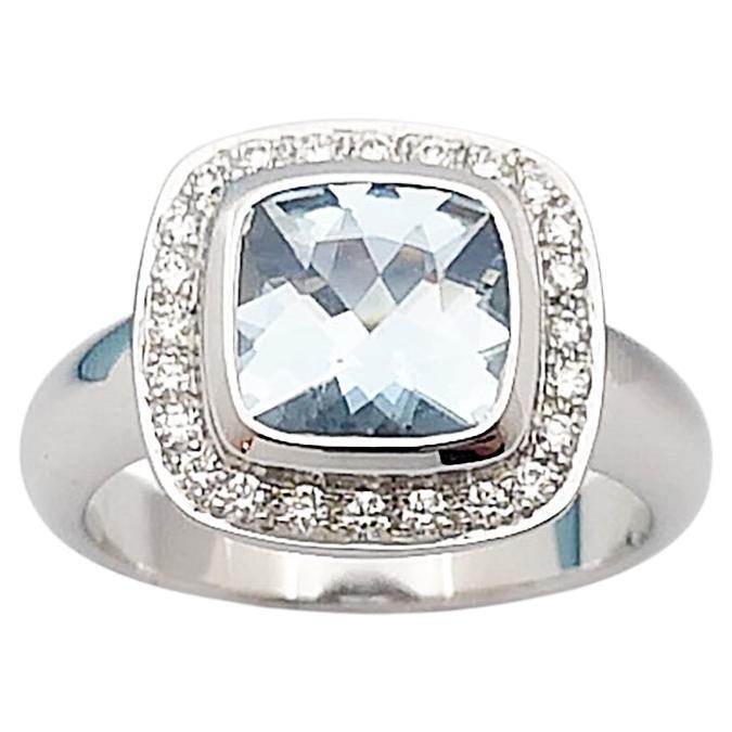 Aquamarine with Diamond Ring Set in 18 Karat White Gold Settings For Sale