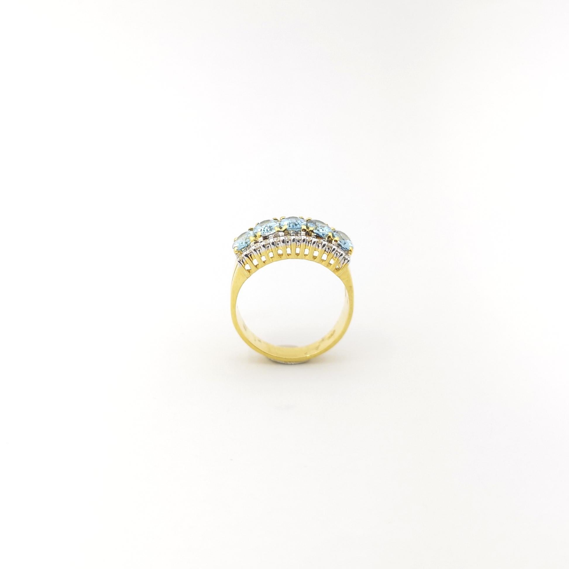 Aquamarine with Diamond Ring set in 18K Gold Settings For Sale 6
