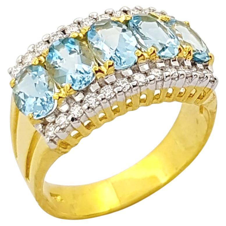 Aquamarine with Diamond Ring set in 18K Gold Settings For Sale