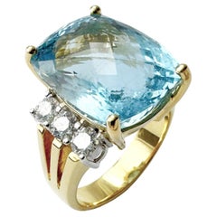 Aquamarine with Diamond Ring set in 18K Gold Settings