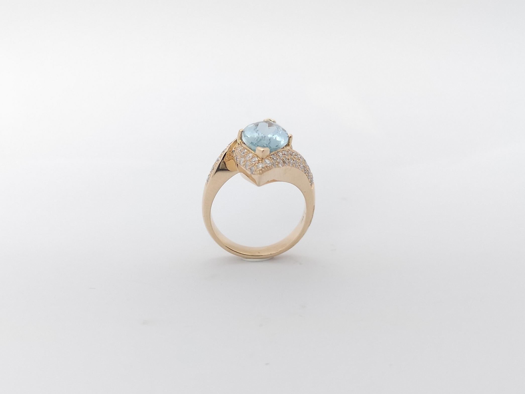 Aquamarine with Diamond Ring set in 18K Rose Gold Setting For Sale 5