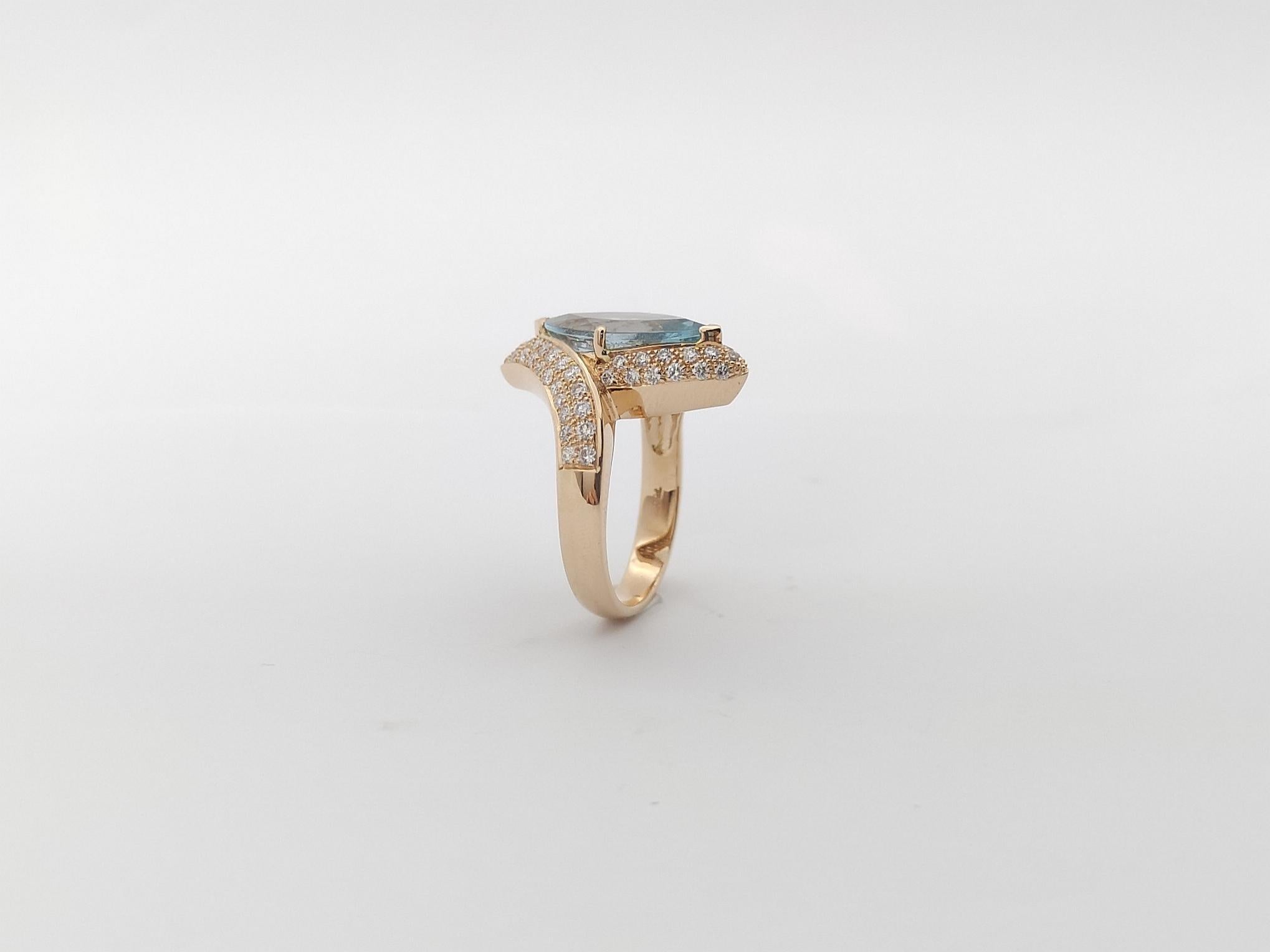 Aquamarine with Diamond Ring set in 18K Rose Gold Setting For Sale 6