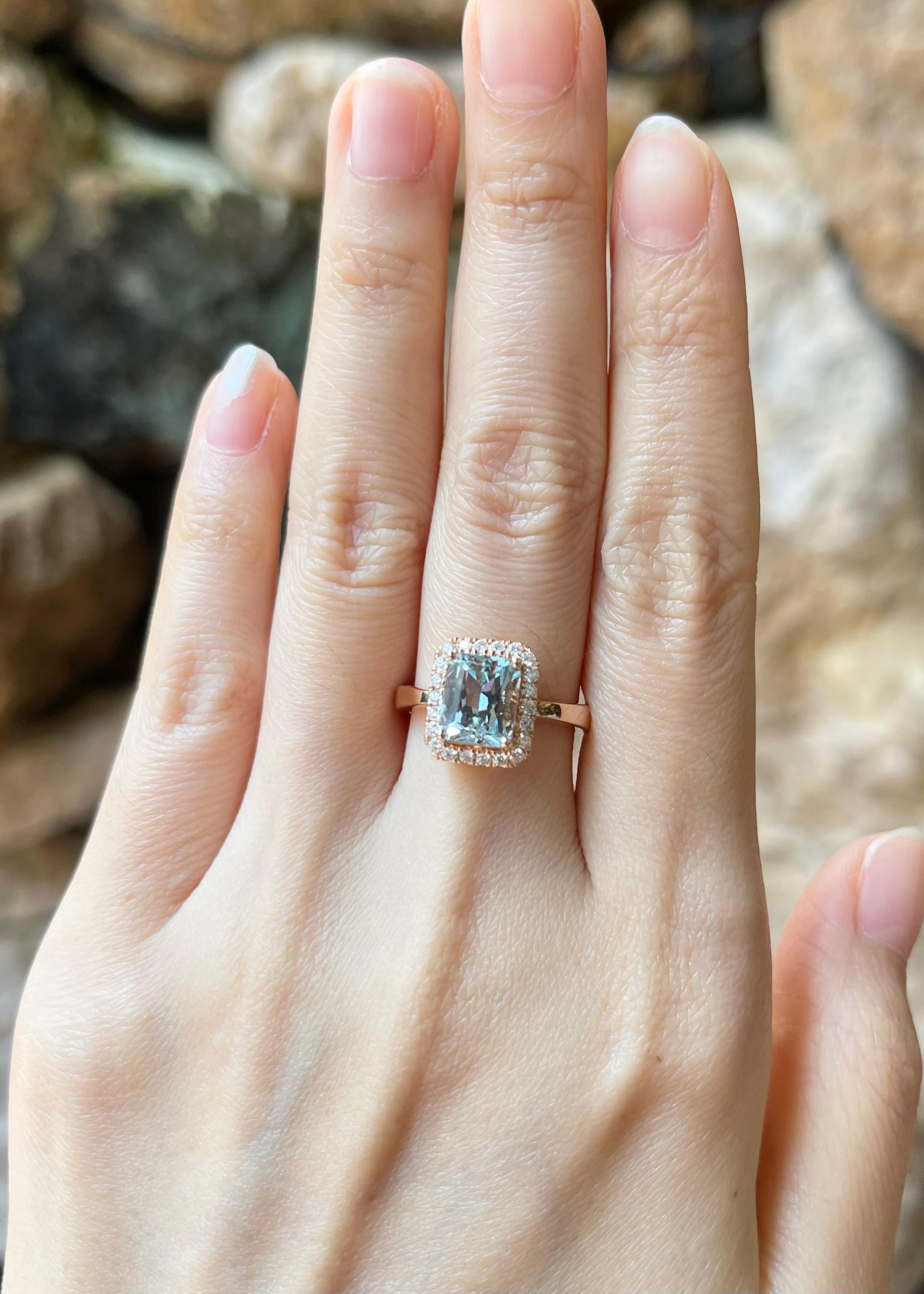 Aquamarin 2,04 Karat mit Diamant 0,24 Karat Ring in 18K Roségold gefasst

Breite:  1.0 cm 
Länge: 1,2 cm
Ringgröße: 53
Gesamtgewicht: 5,67 Gramm

