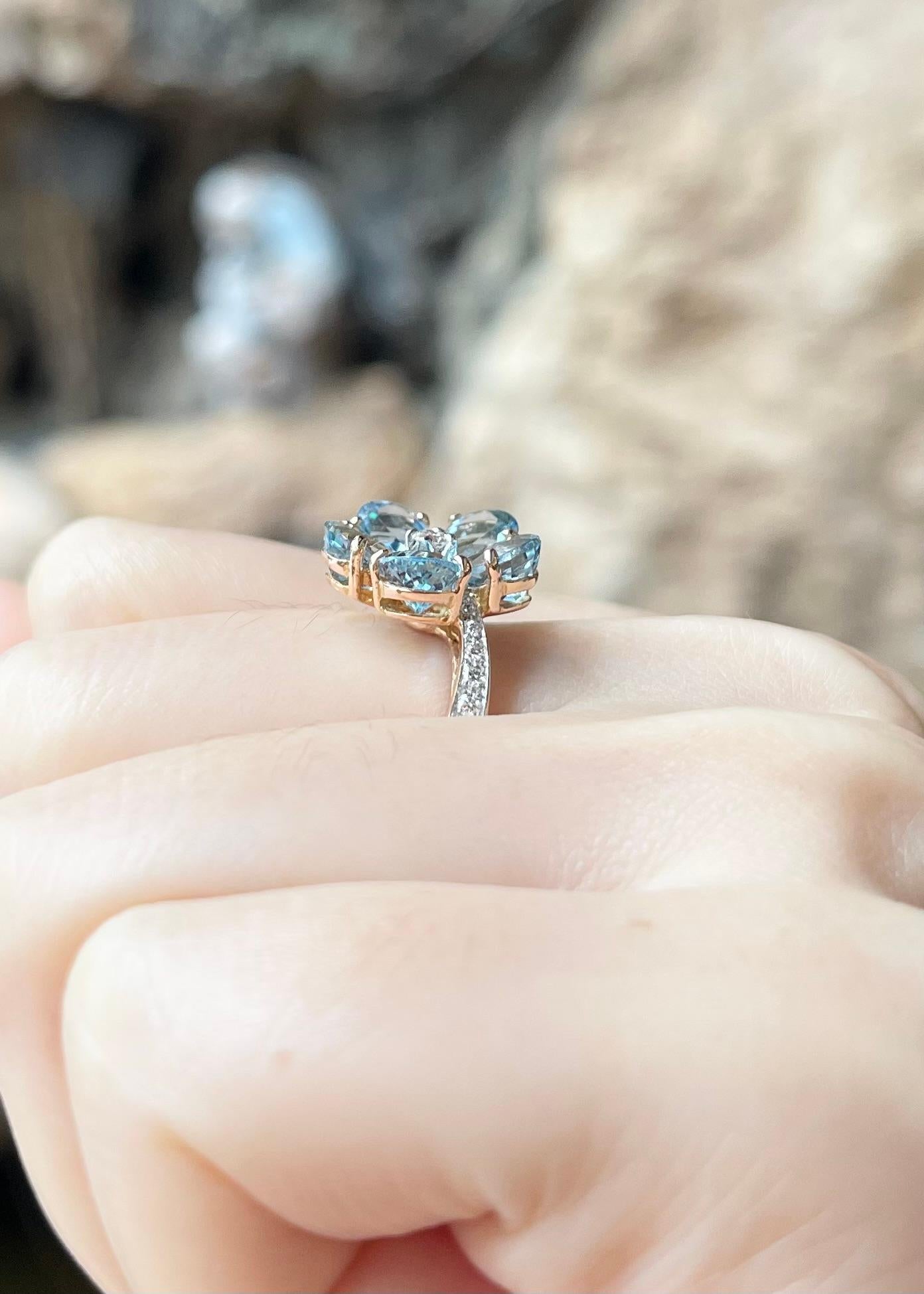 Aquamarine with Diamond Ring set in 18K Rose Gold Setting For Sale 1