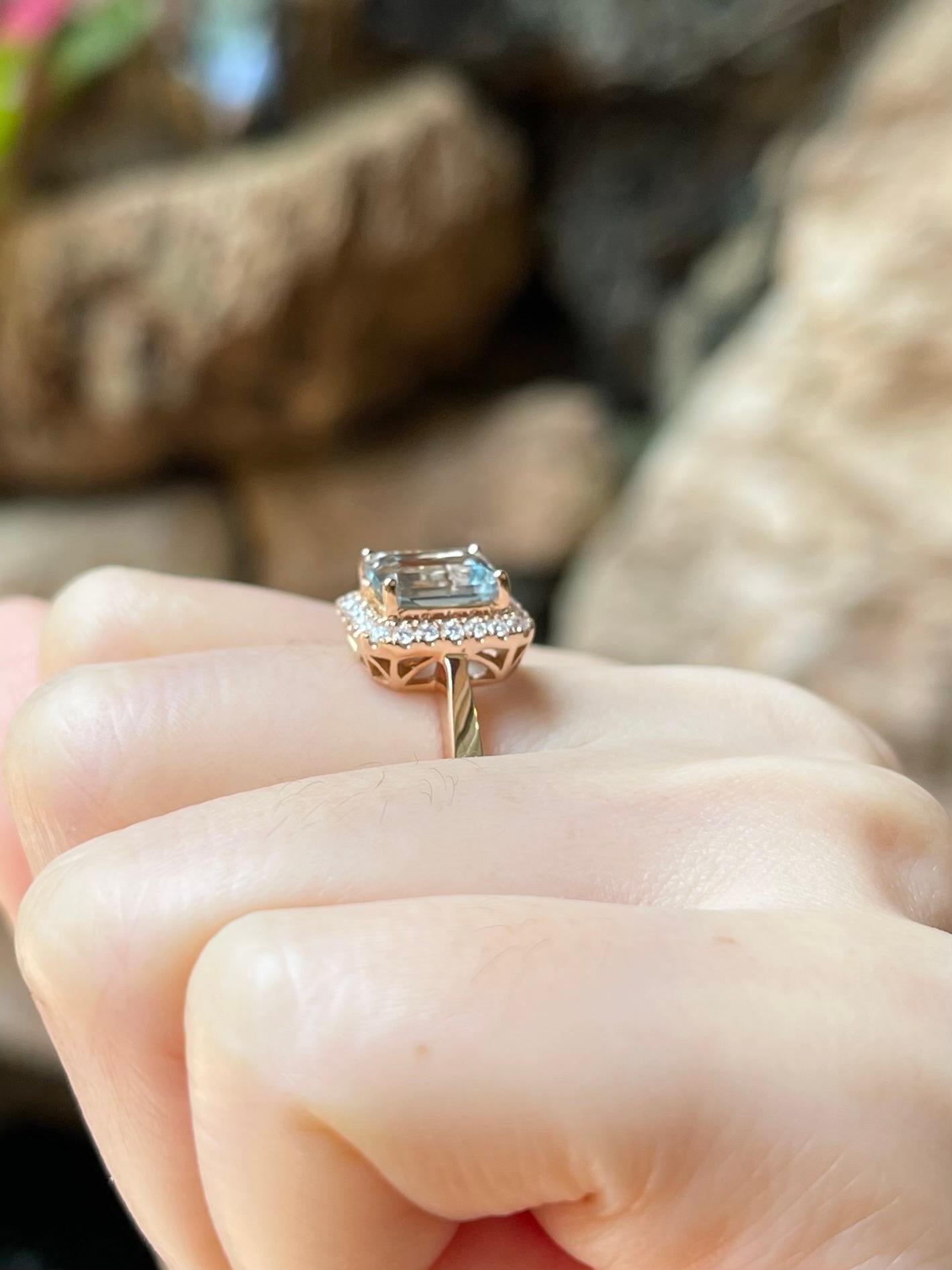 Aquamarin mit Diamantring in 18 Karat Roségold gefasst im Angebot 1