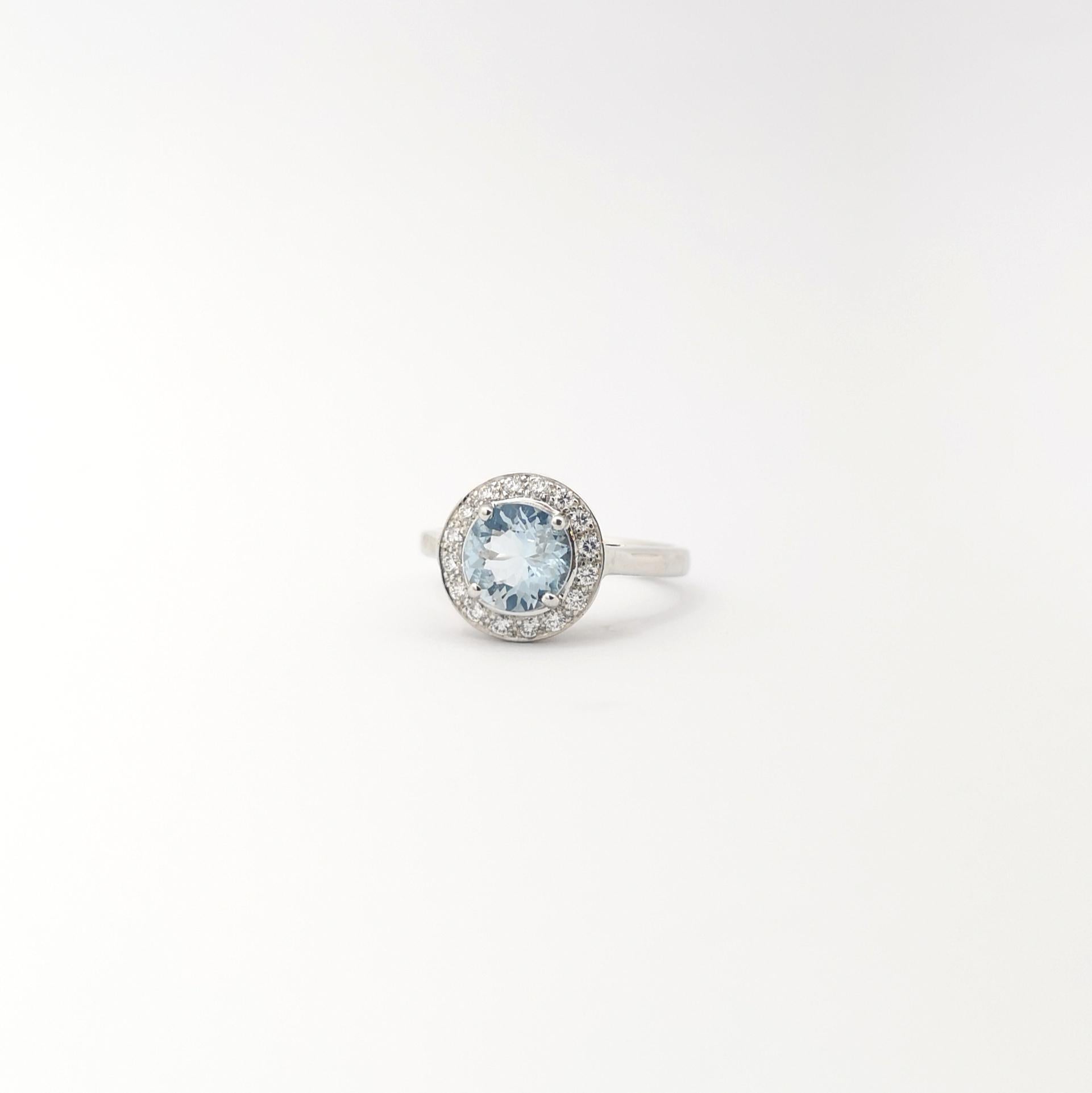 Aquamarine with Diamond Ring set in 18K White Gold Setting For Sale 4