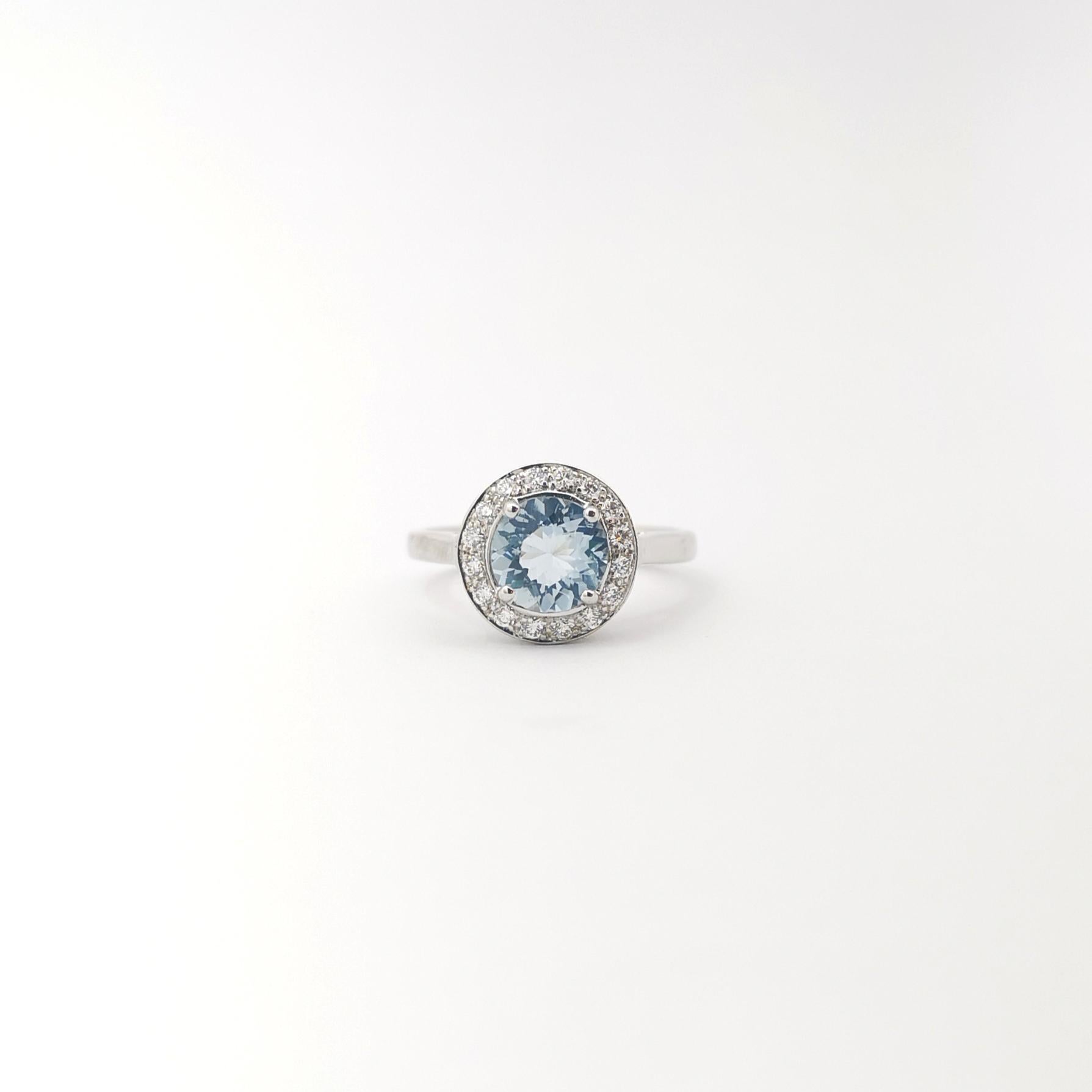 Aquamarine with Diamond Ring set in 18K White Gold Setting For Sale 5