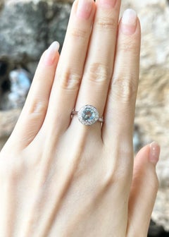 Aquamarine with Diamond Ring set in 18K White Gold Setting