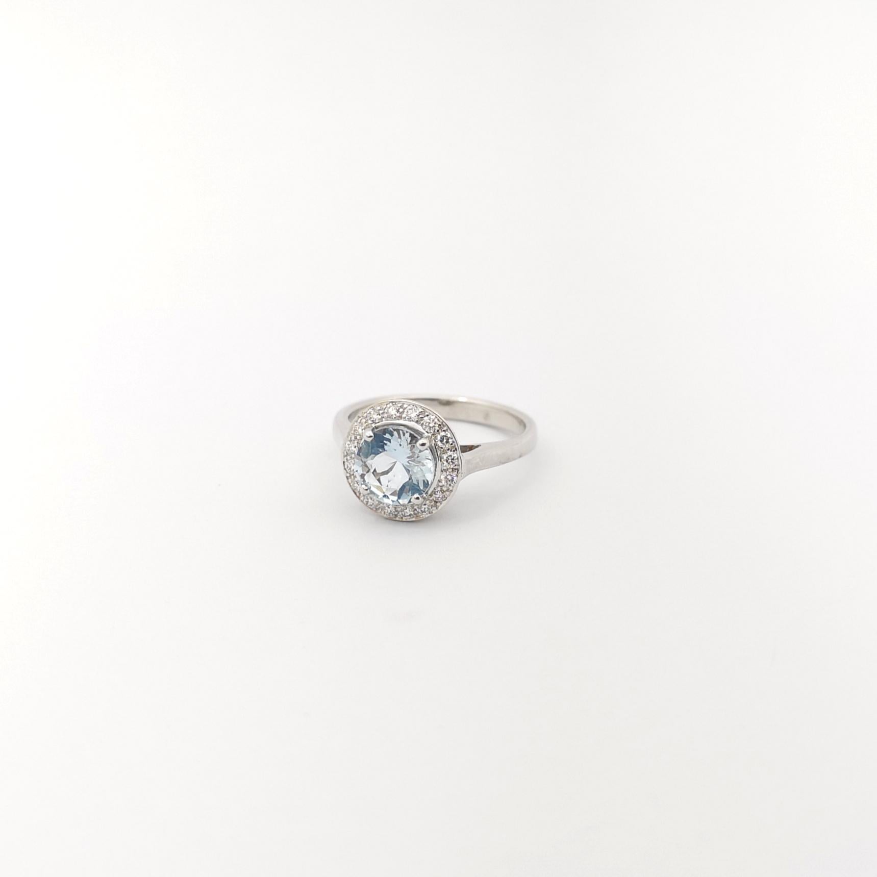Aquamarine with Diamond Ring set in 18K White Gold Setting For Sale 2