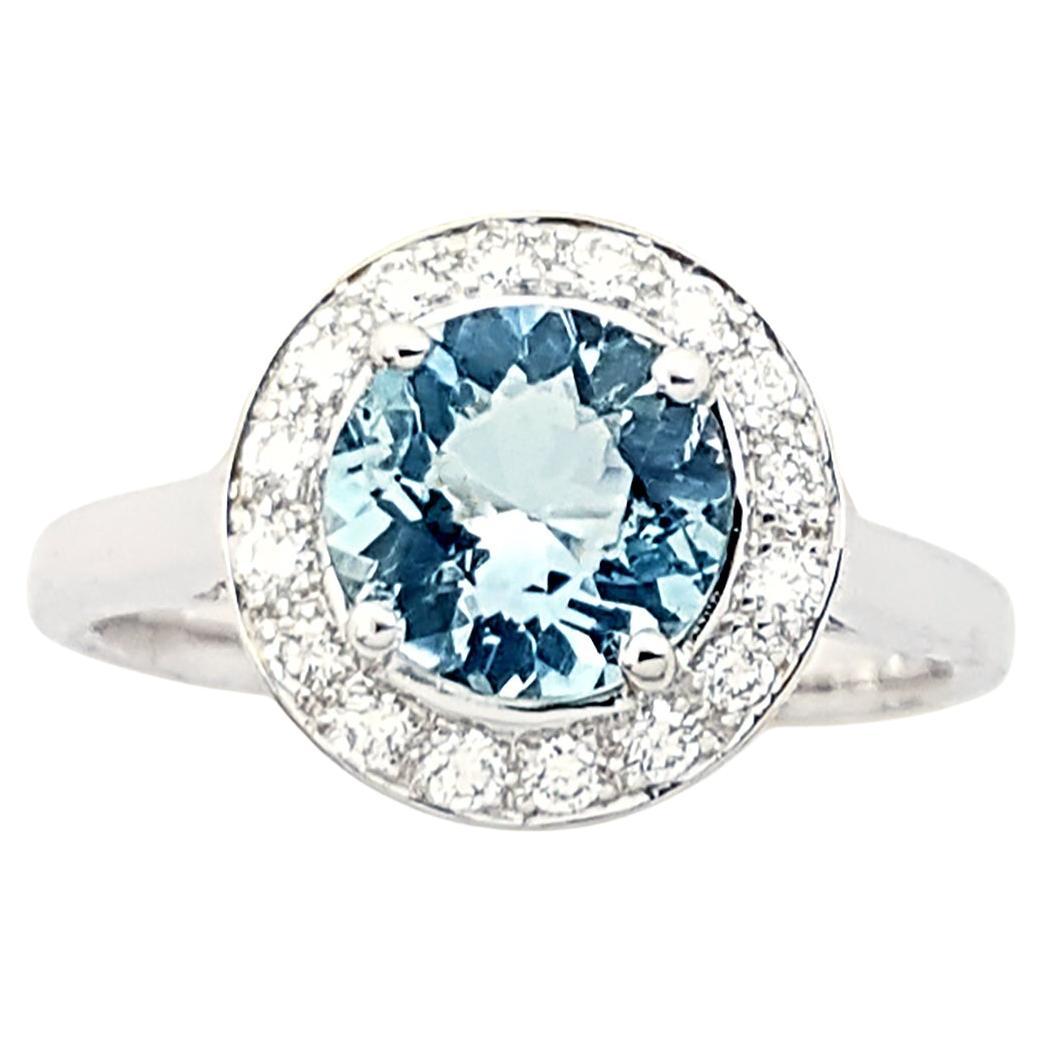 Aquamarine with Diamond Ring set in 18K White Gold Setting For Sale