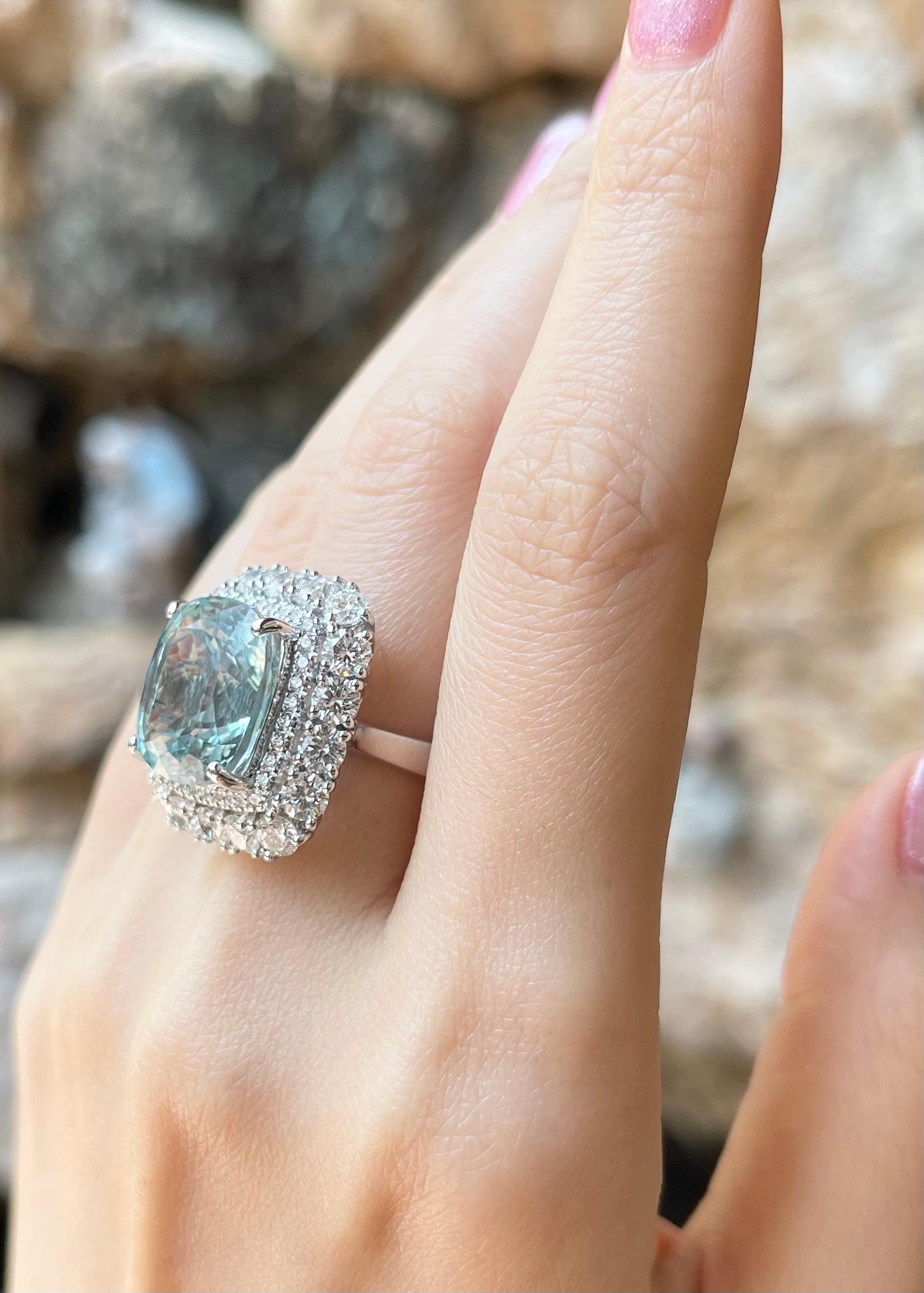 Aquamarin mit Diamantring aus 18 Karat Weißgold in Fassungen im Zustand „Neu“ im Angebot in Bangkok, TH