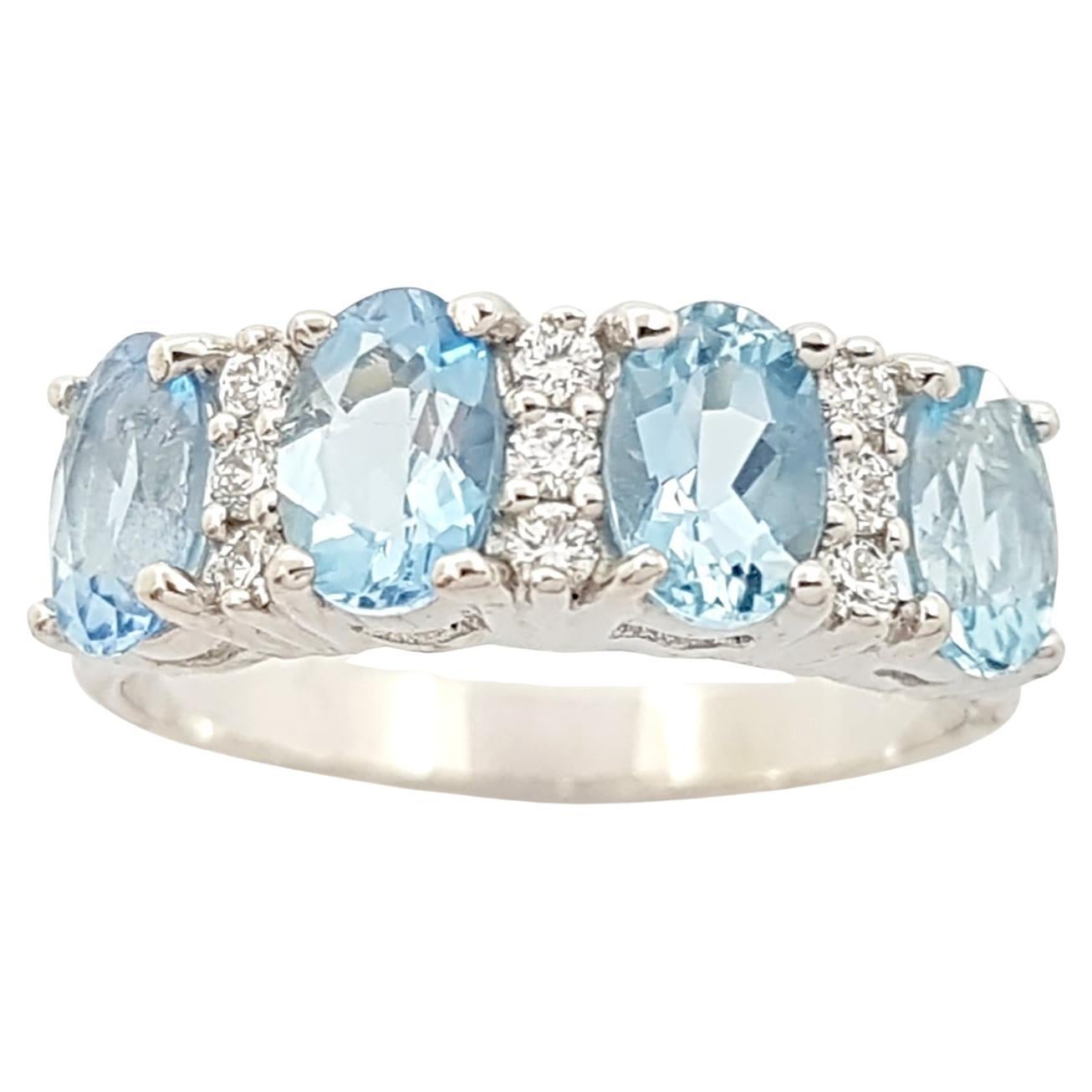 Aquamarine with Diamond Ring set in 18K White Gold Settings For Sale
