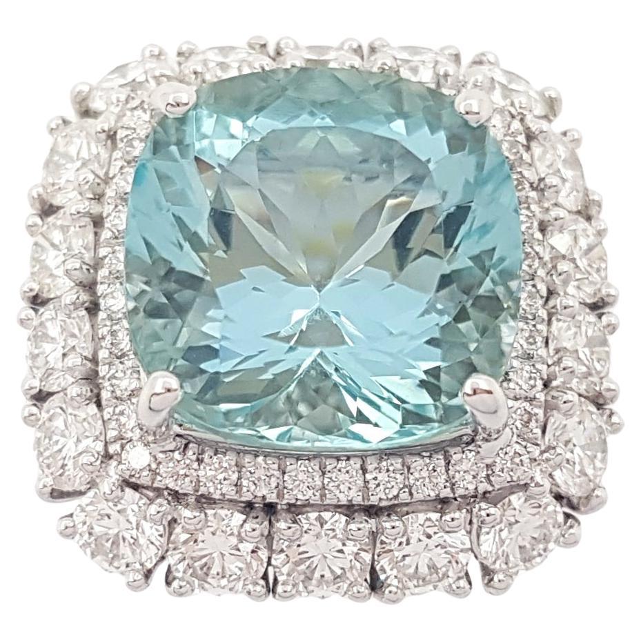 Aquamarine with Diamond Ring set in 18K White Gold Settings