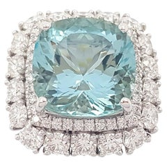 Aquamarine with Diamond Ring set in 18K White Gold Settings