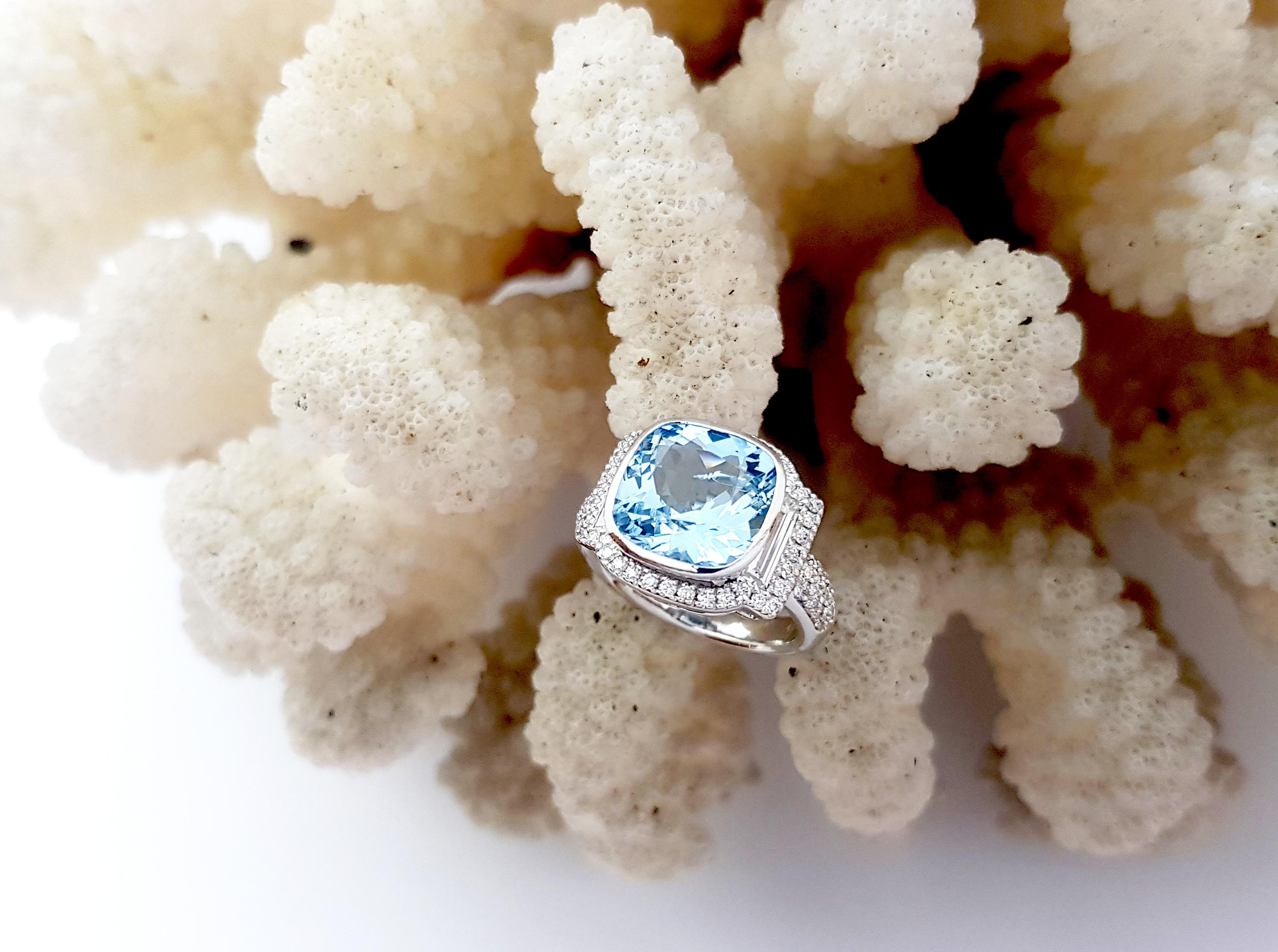Aquamarine with Diamond Ring set in Platinum 900 Setting For Sale 4