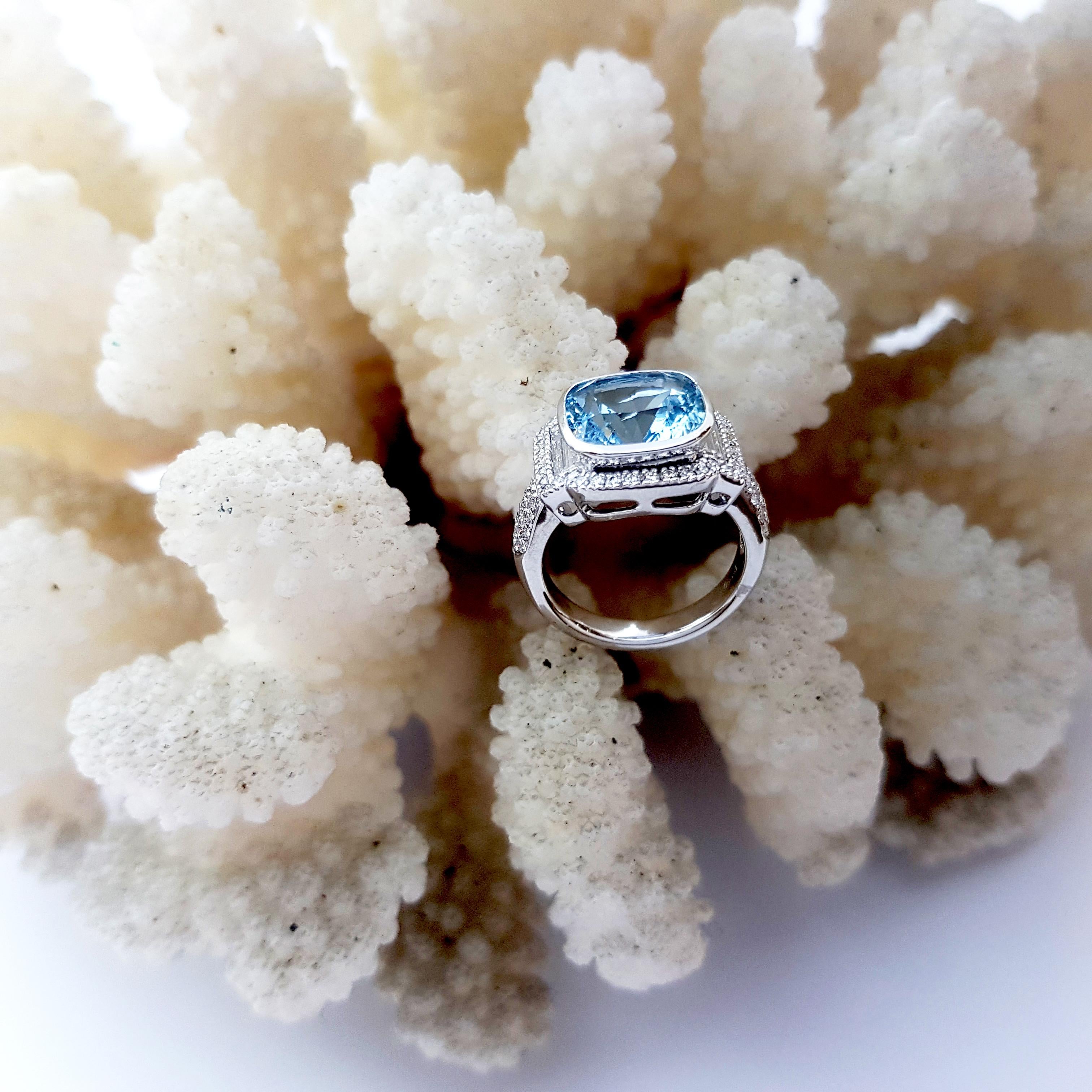 Aquamarine with Diamond Ring set in Platinum 900 Setting For Sale 5