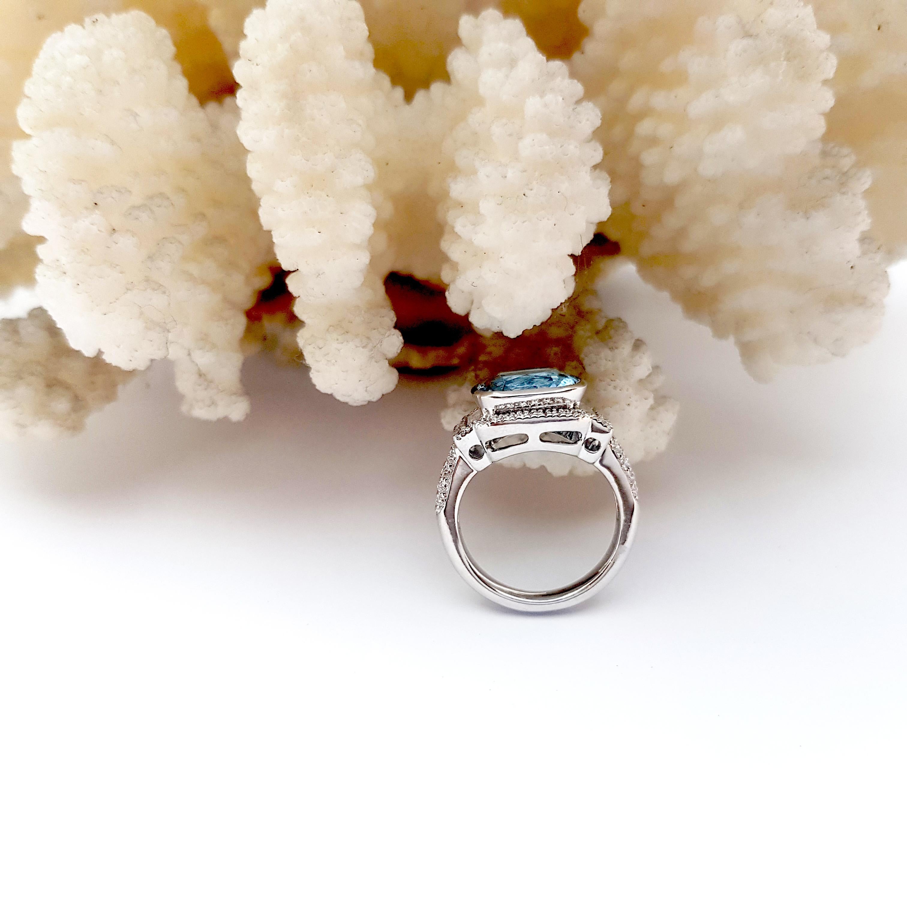 Aquamarine with Diamond Ring set in Platinum 900 Setting For Sale 6