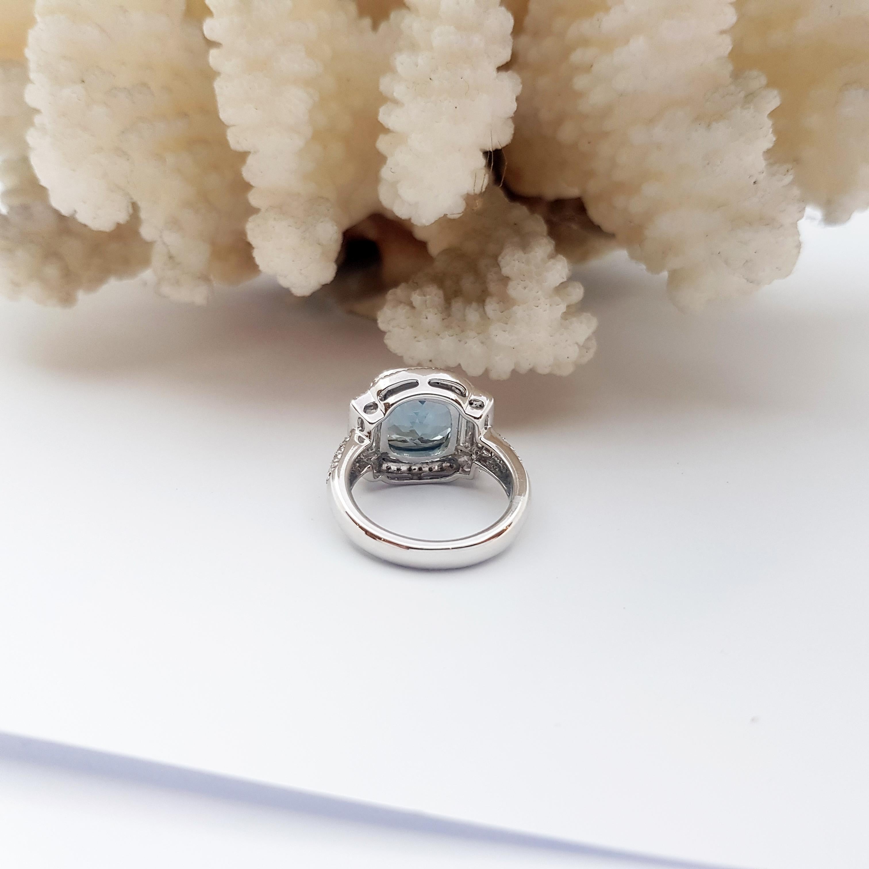 Aquamarine with Diamond Ring set in Platinum 900 Setting For Sale 8