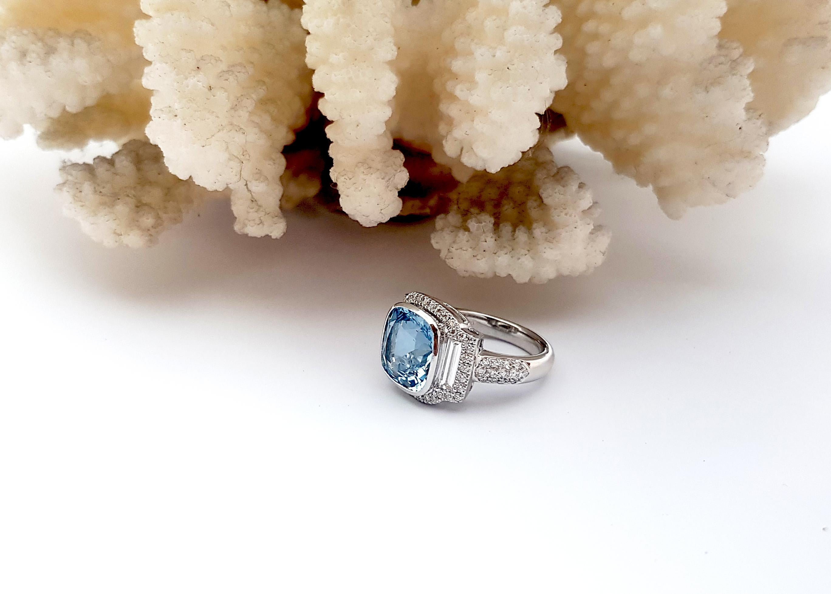 Aquamarine with Diamond Ring set in Platinum 900 Setting For Sale 9