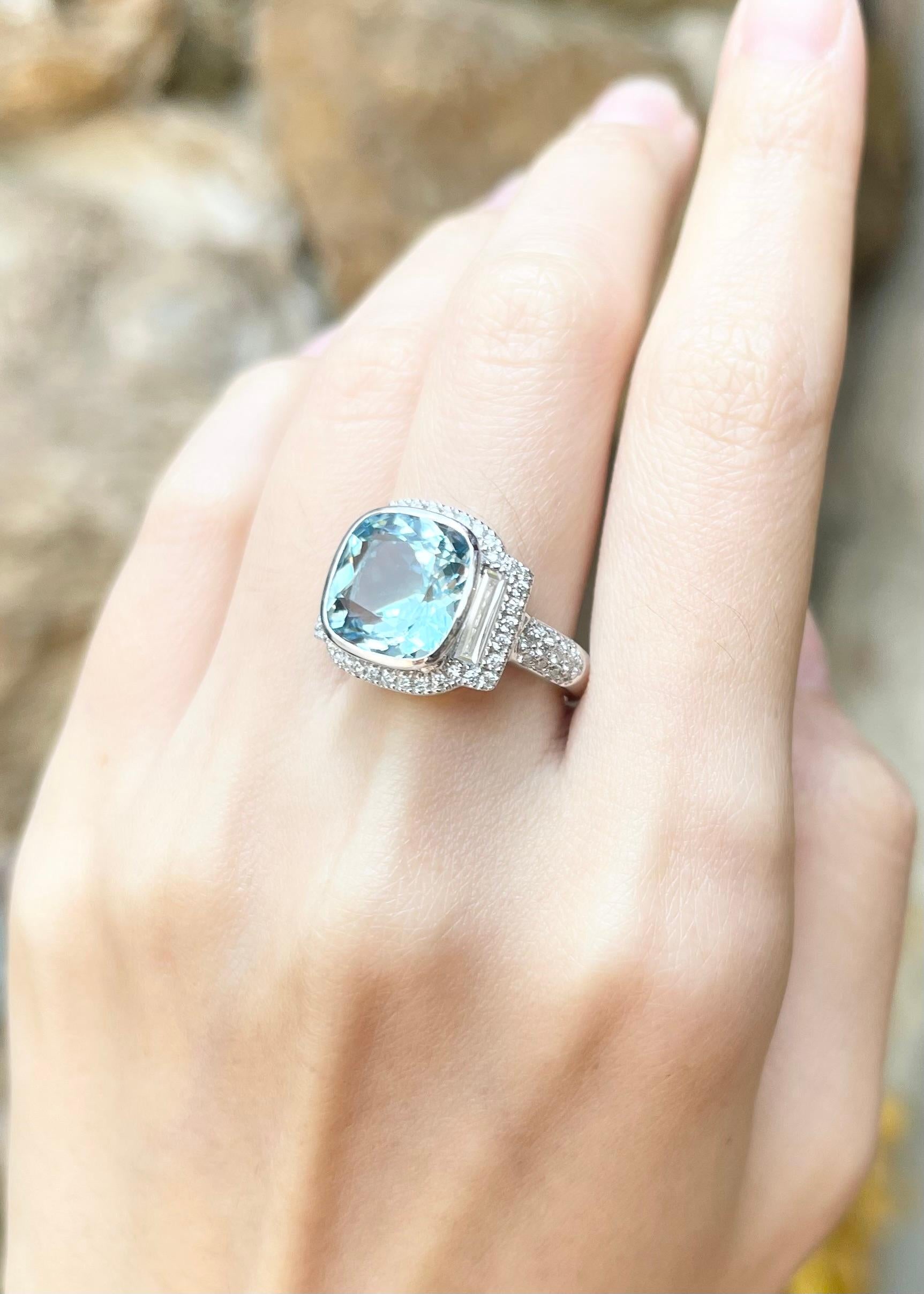 Aquamarine with Diamond Ring set in Platinum 900 Setting In New Condition For Sale In Bangkok, TH