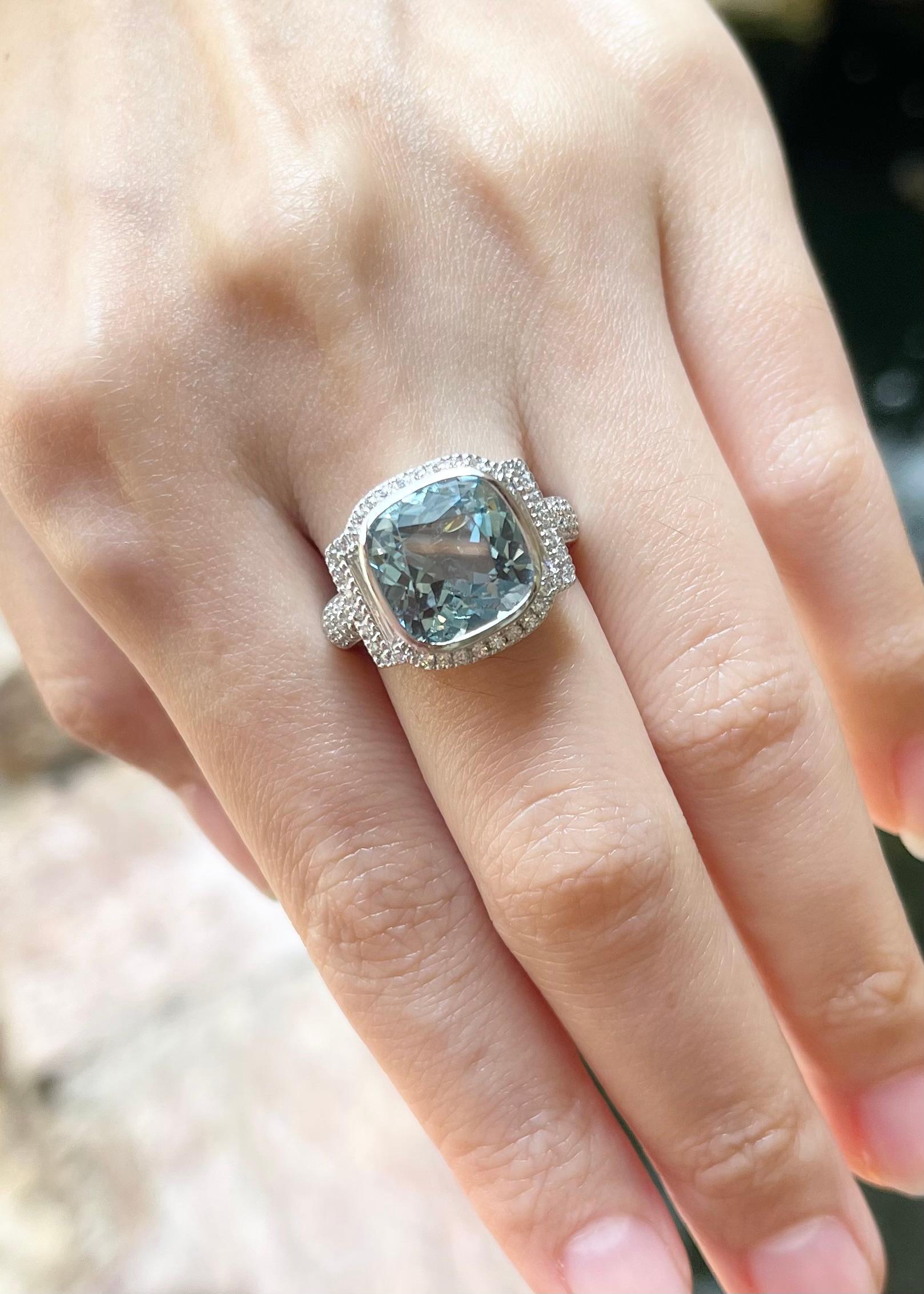 Women's Aquamarine with Diamond Ring set in Platinum 900 Setting For Sale