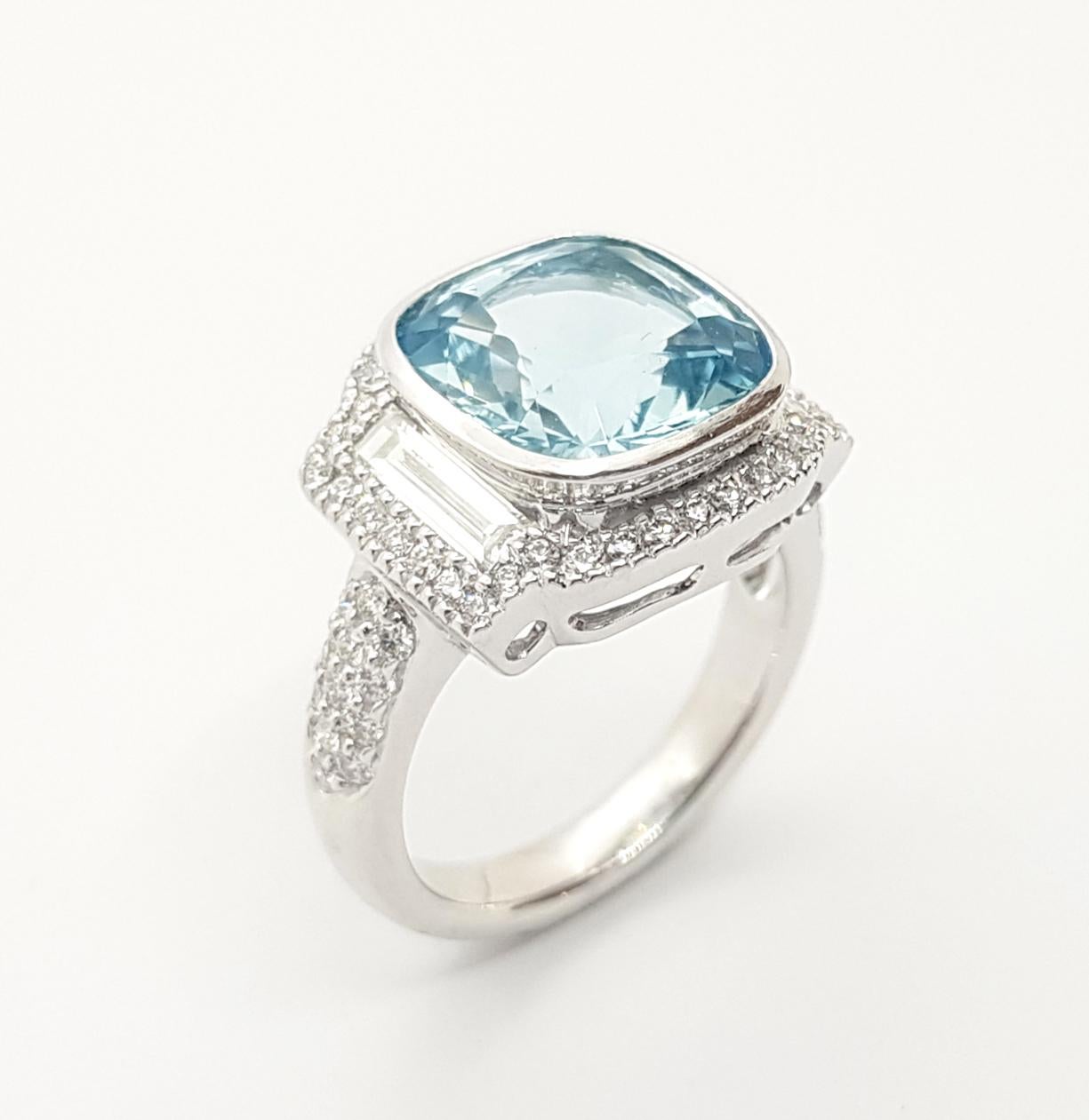 Aquamarine with Diamond Ring set in Platinum 900 Setting For Sale 2