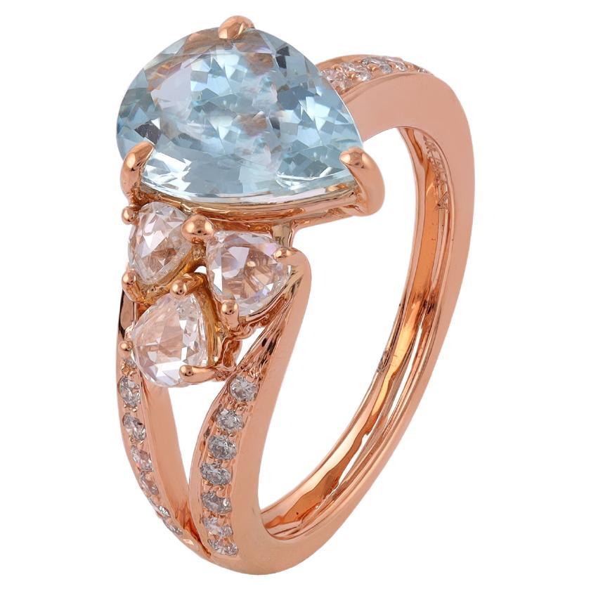 Anillo de Aguamarina con Diamante y Tres Piedras en Oro Rosa de 18k