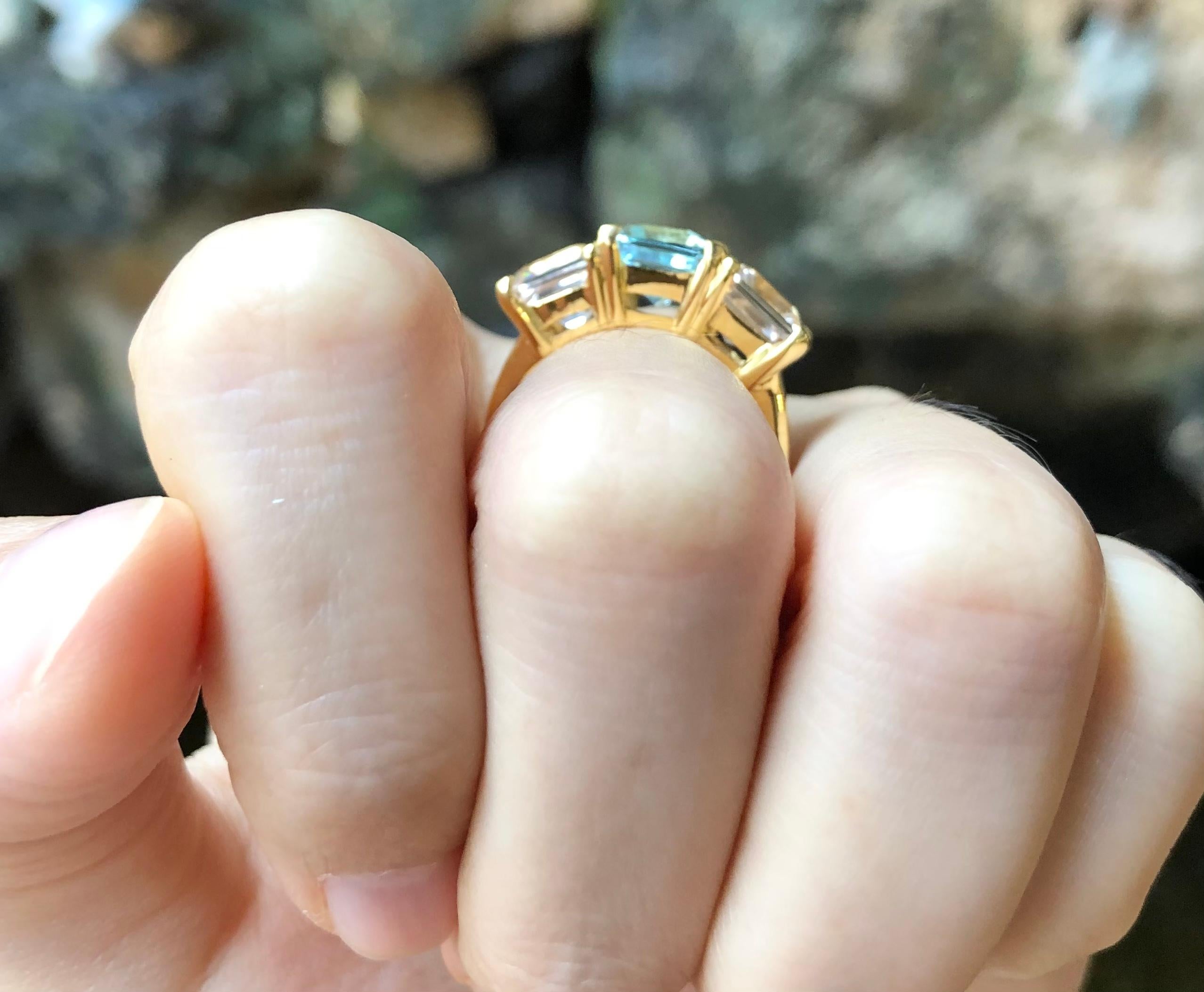 Contemporary Aquamarine with Morganite Ring Set in 18 Karat Gold Settings For Sale