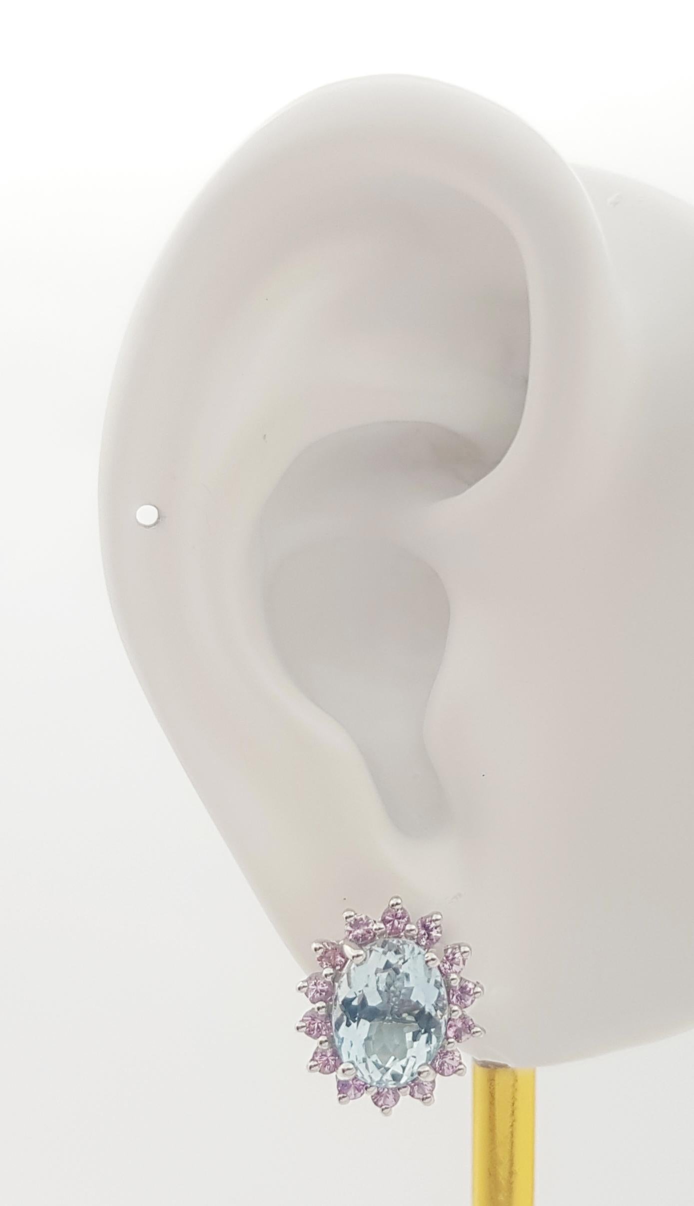 Boucles d'oreilles en or blanc 14K serties d'aigue-marine 3.52 carats et de saphir rose 0.87 carat

Largeur : 1.2 cm 
Longueur : 1.3 cm
Poids total : 6,32 grammes

