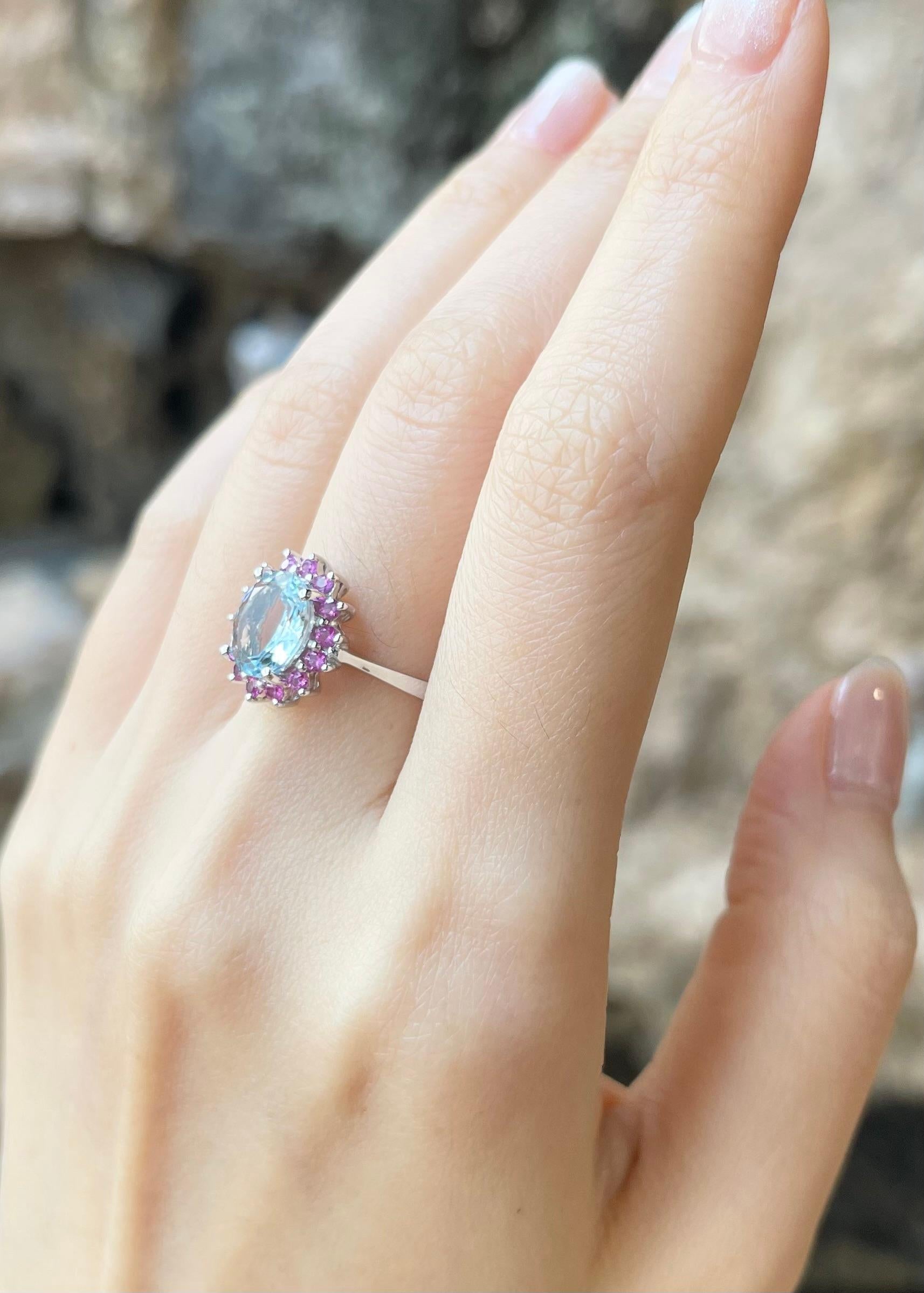 Aquamarine with Pink Sapphire Ring set in 14K White Gold Settings In New Condition For Sale In Bangkok, TH