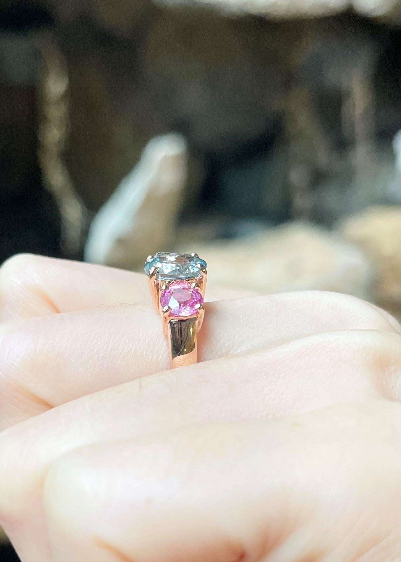 Aquamarine with Pink Sapphire Ring set in 18K Rose Gold Settings In New Condition For Sale In Bangkok, TH