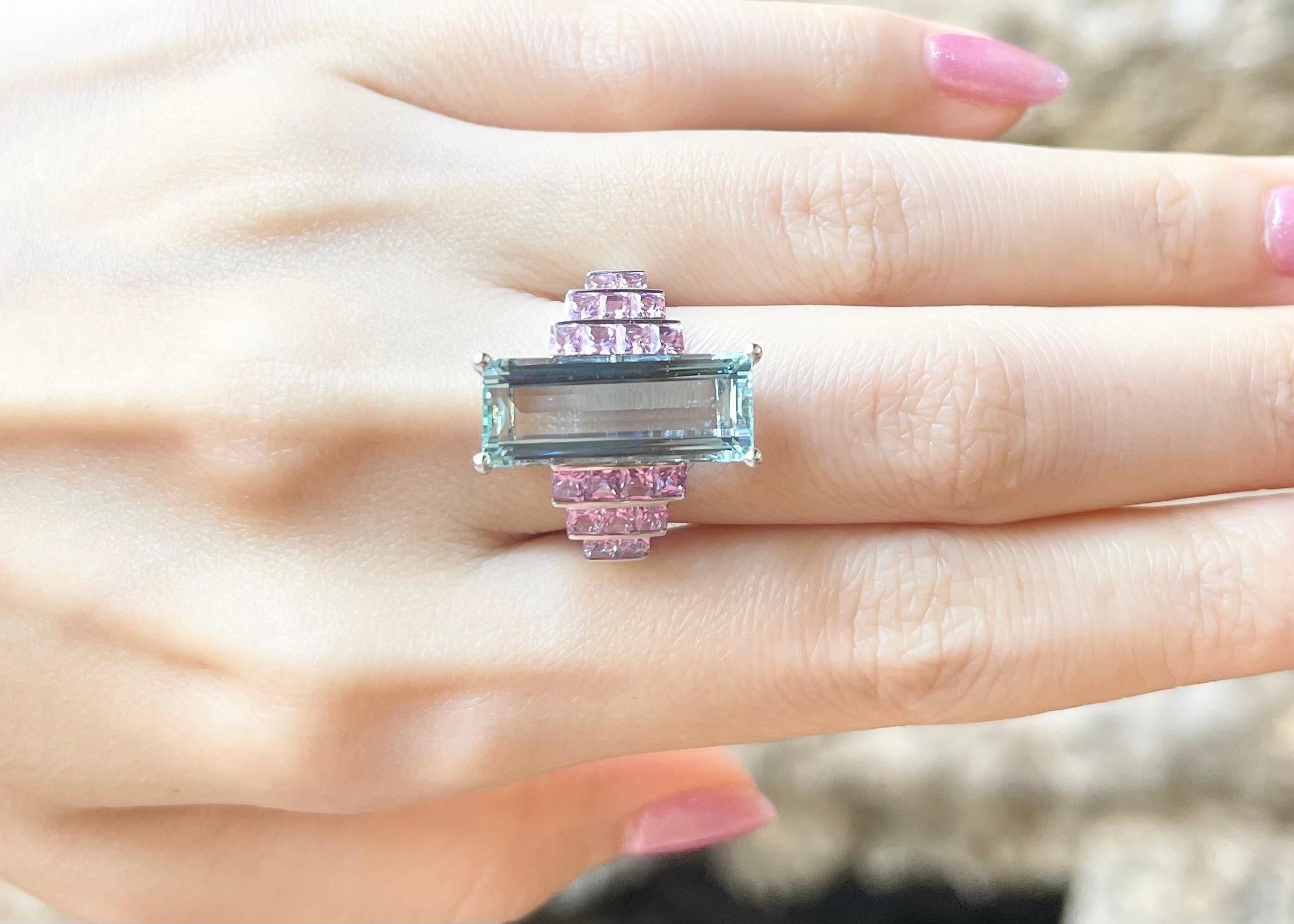Contemporary Aquamarine with Pink Sapphire Ring set in 18K White Gold Settings For Sale