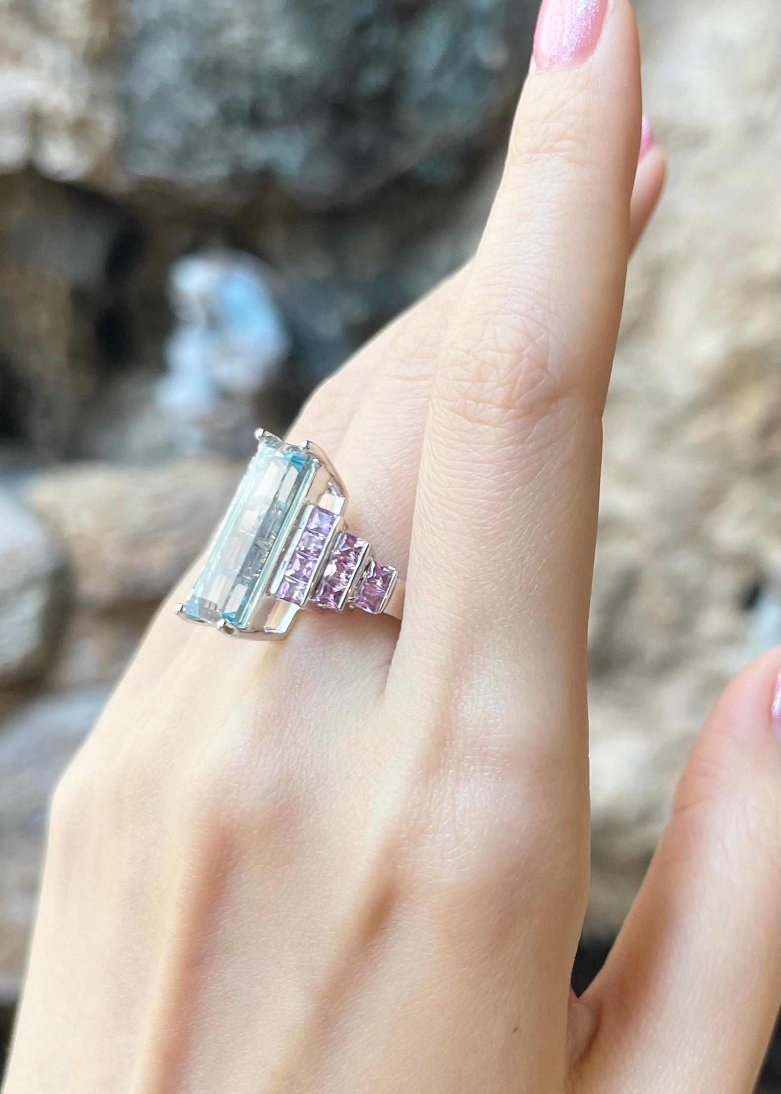 Aquamarine with Pink Sapphire Ring set in 18K White Gold Settings In New Condition For Sale In Bangkok, TH