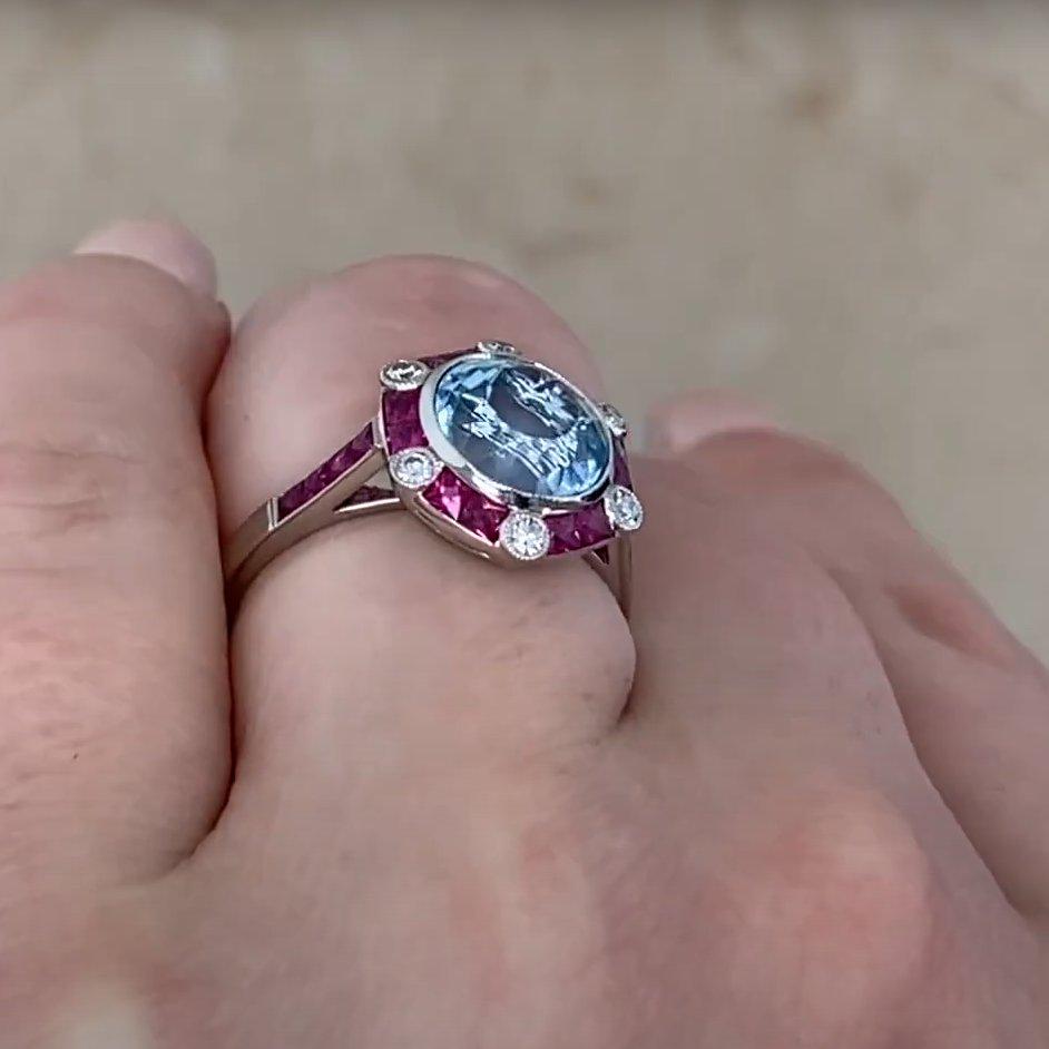 Taglio francese Anello con acquamarina e rubino a raggiera (circa 2,60 carati), platino in vendita