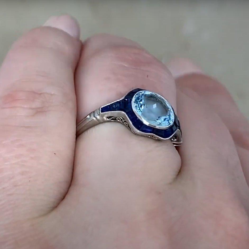 Taglio rotondo Anello aureola con acquamarina e zaffiro (circa 1,3 carati), platino in vendita